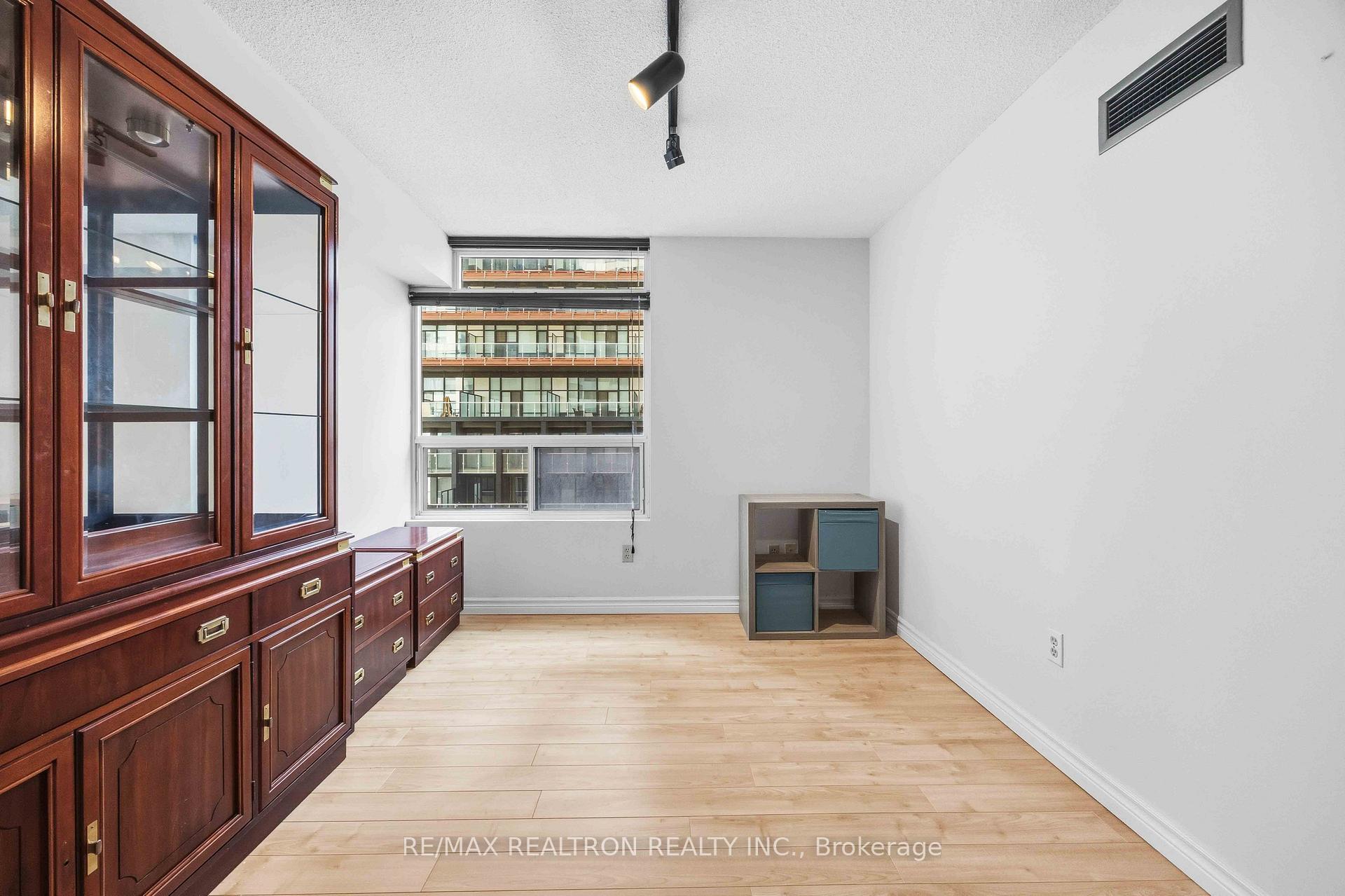 Photo 11 of Unit 704, 25 Maitland Street, Toronto, Church-Yonge Corridor — HOMEH