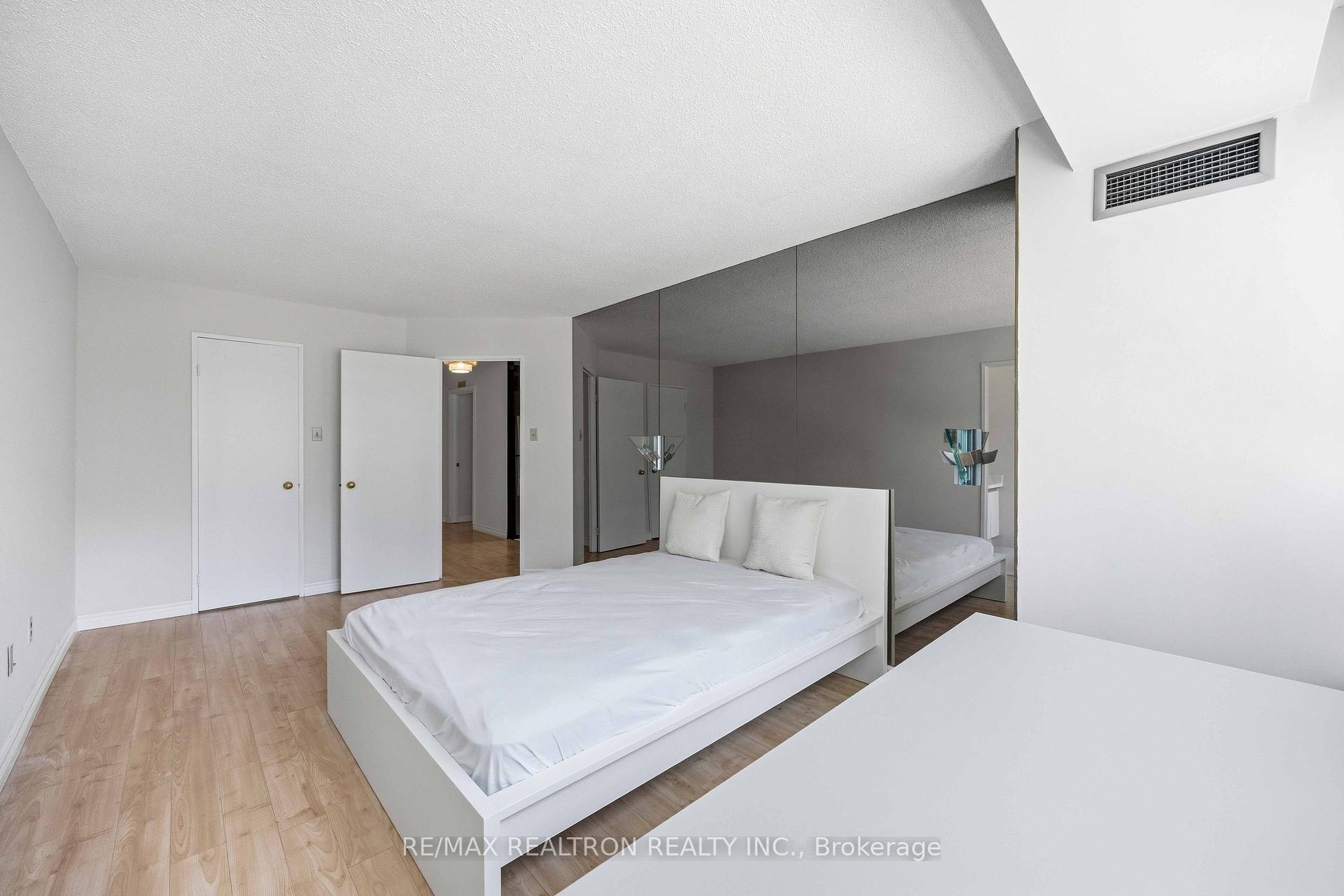 Photo 27 of Unit 704, 25 Maitland Street, Toronto, Church-Yonge Corridor — HOMEH