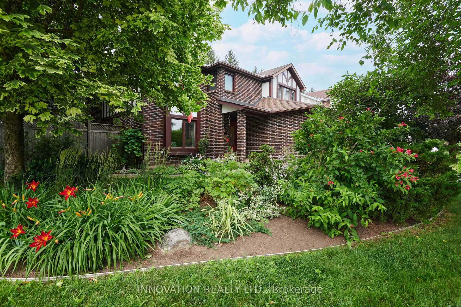Photo 2 of 27 Cullen Court, Ottawa, Manordale — HOMEH