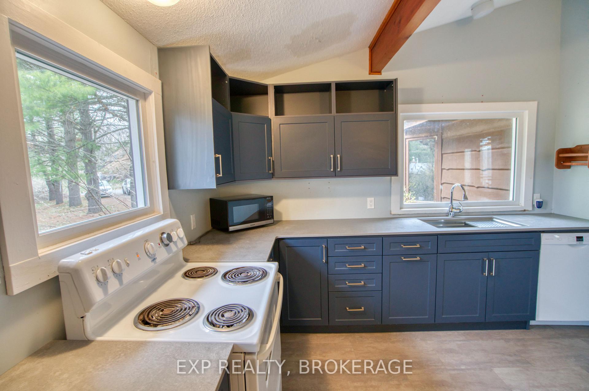 Photo 12 of 1026 Desert Creek Lane, Frontenac, Frontenac South — HOMEH