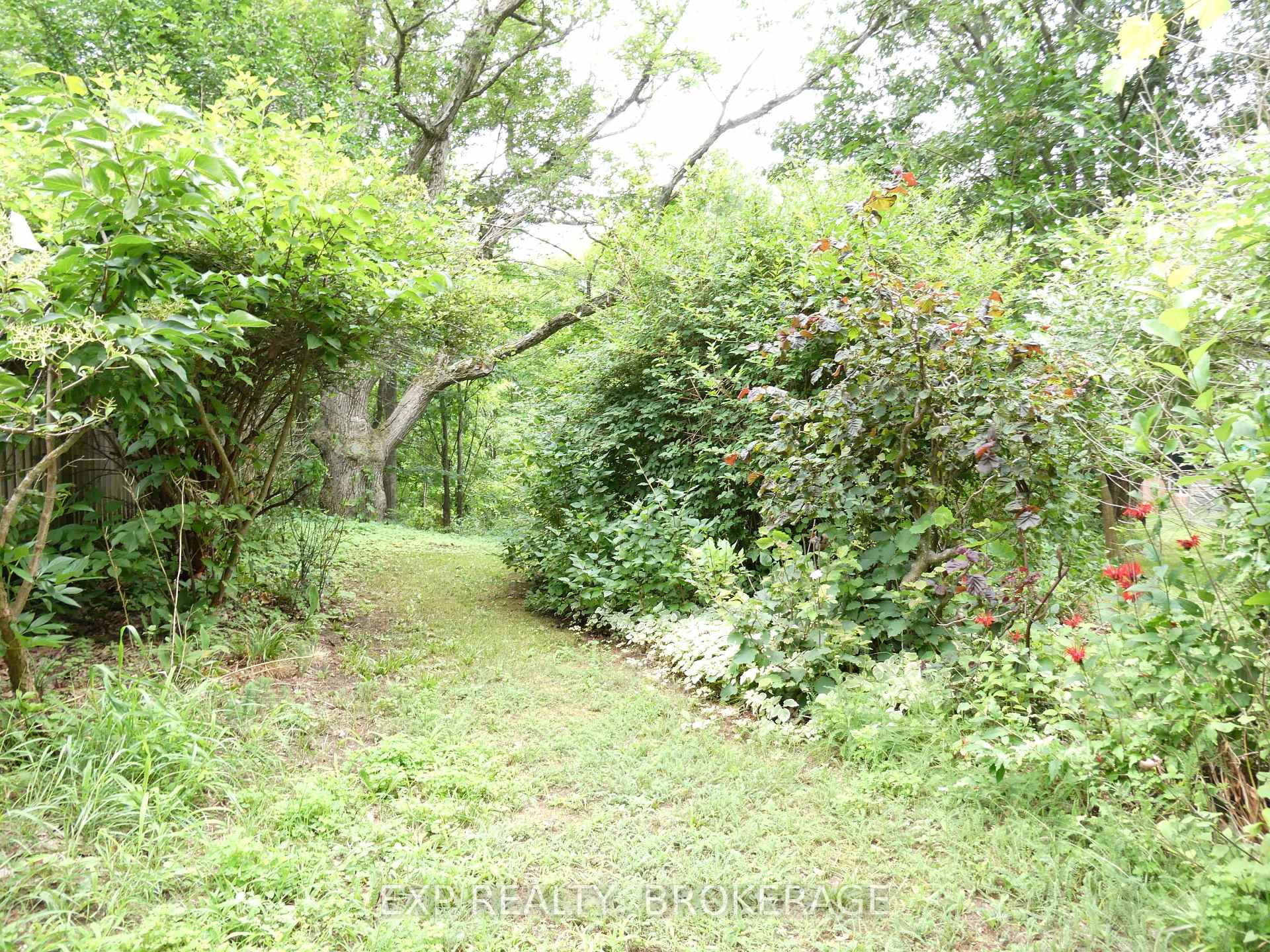 Photo 47 of 1026 Desert Creek Lane, Frontenac, Frontenac South — HOMEH