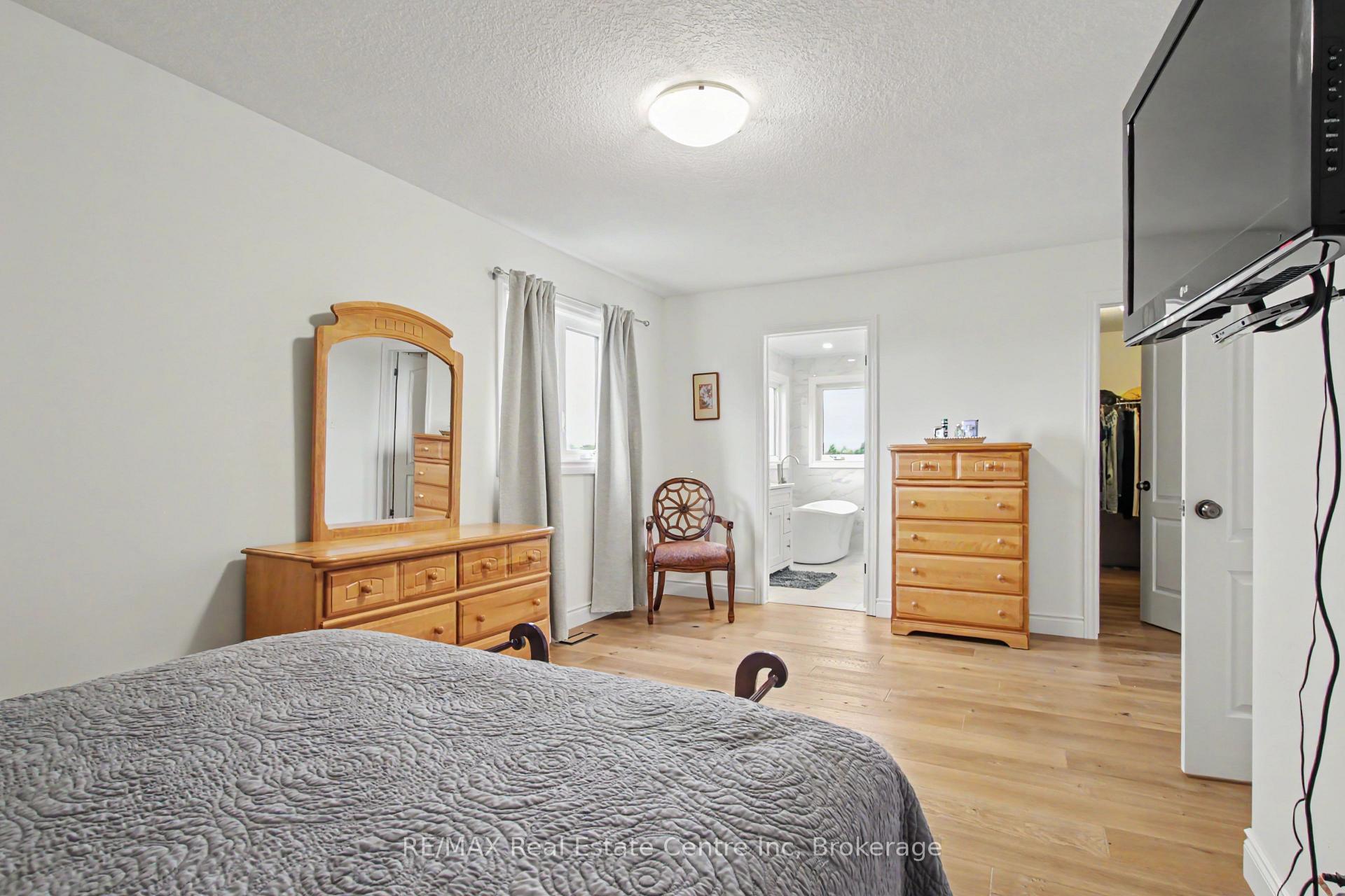 Photo 16 of 52 Washburn Drive, Guelph, Grange Road — HOMEH