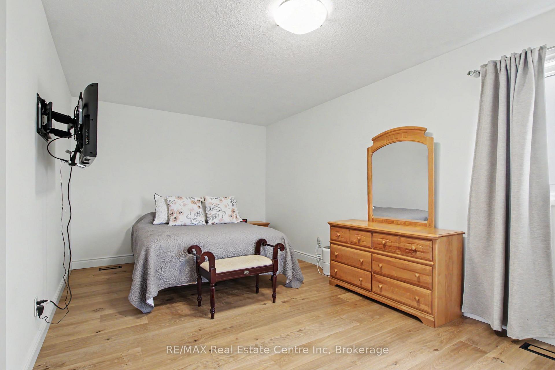 Photo 18 of 52 Washburn Drive, Guelph, Grange Road — HOMEH