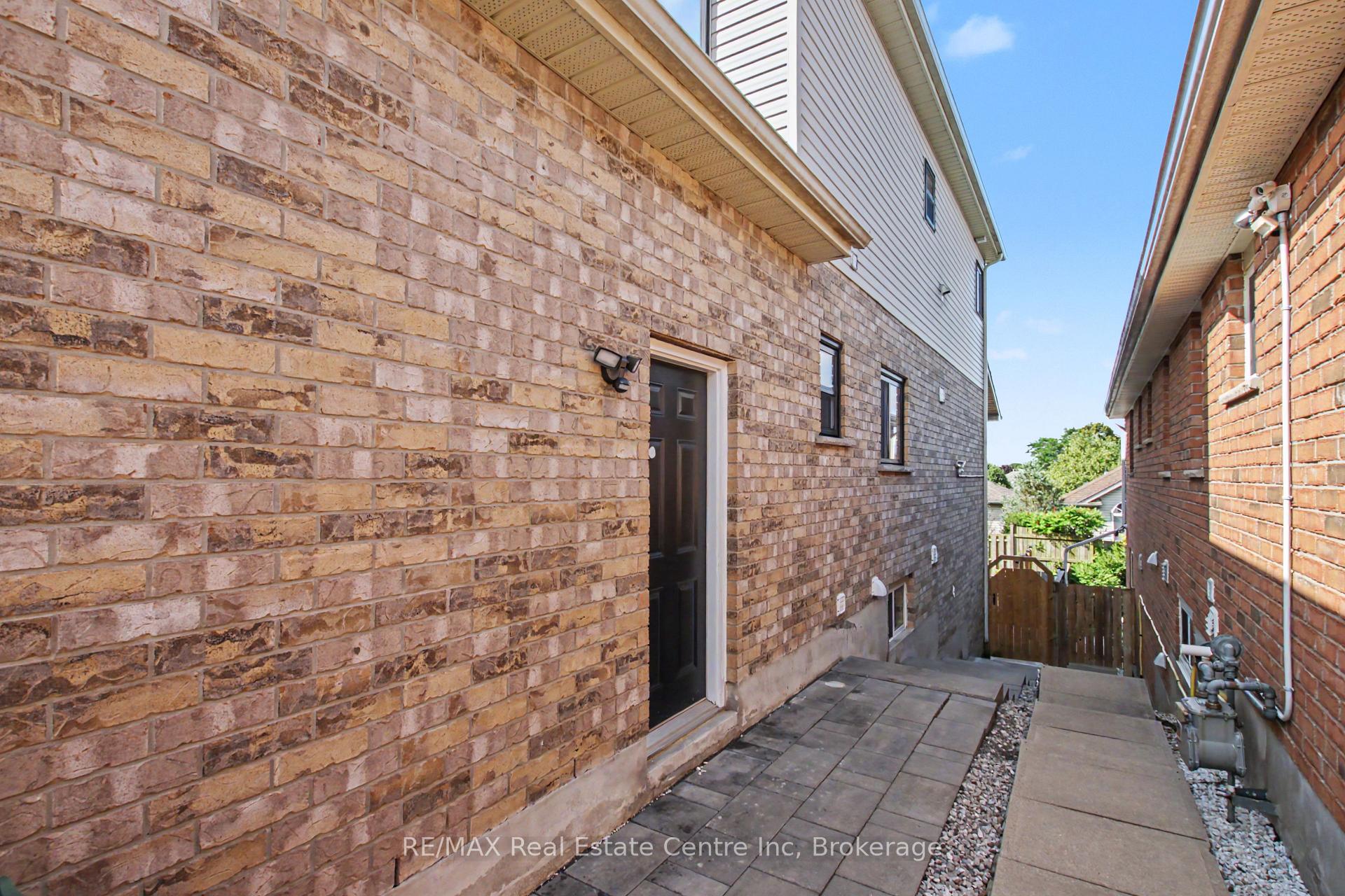 Photo 33 of 52 Washburn Drive, Guelph, Grange Road — HOMEH