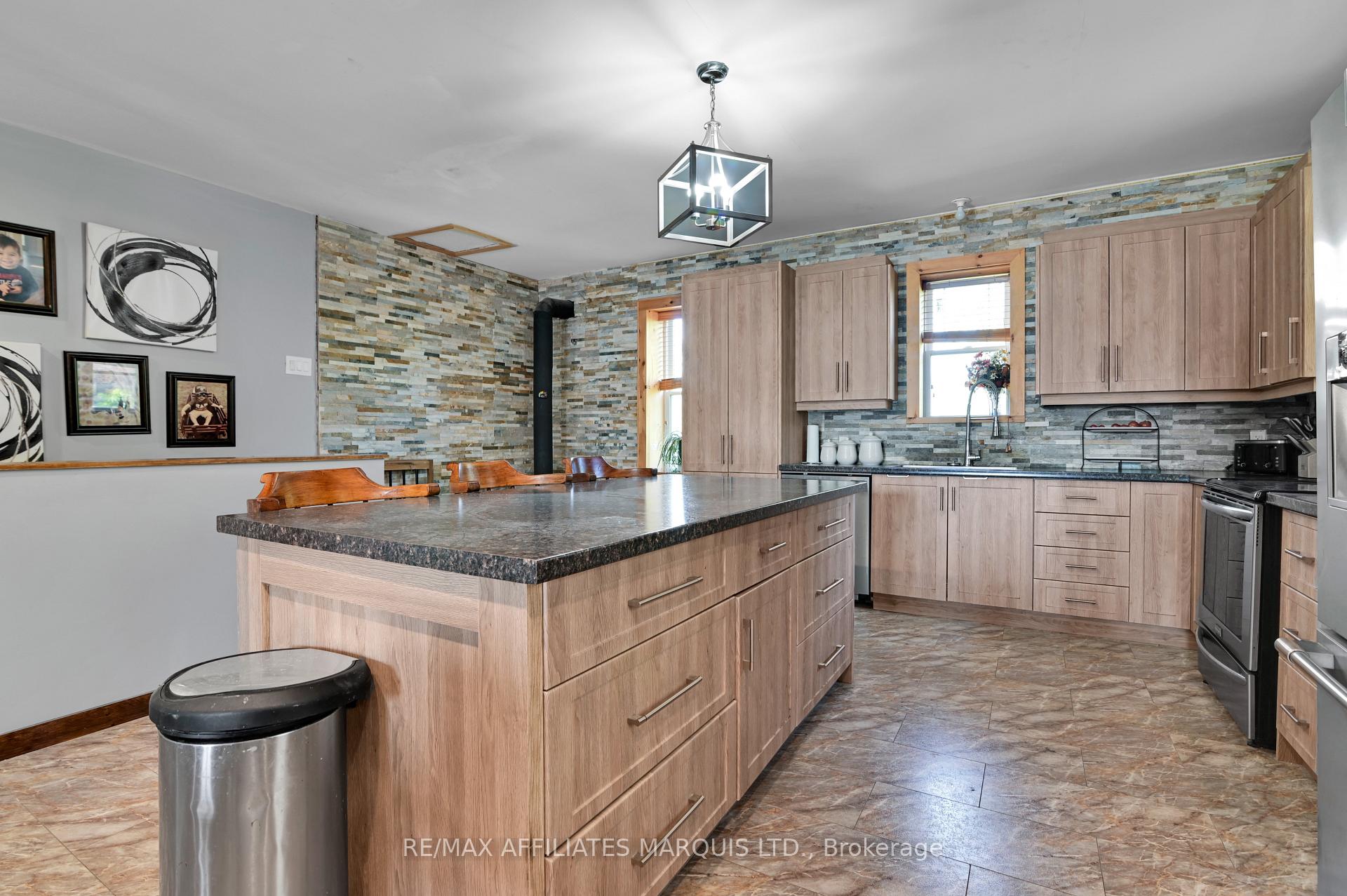 Photo 7 of 15 Mechanic Street E, North Glengarry, Maxville — HOMEH