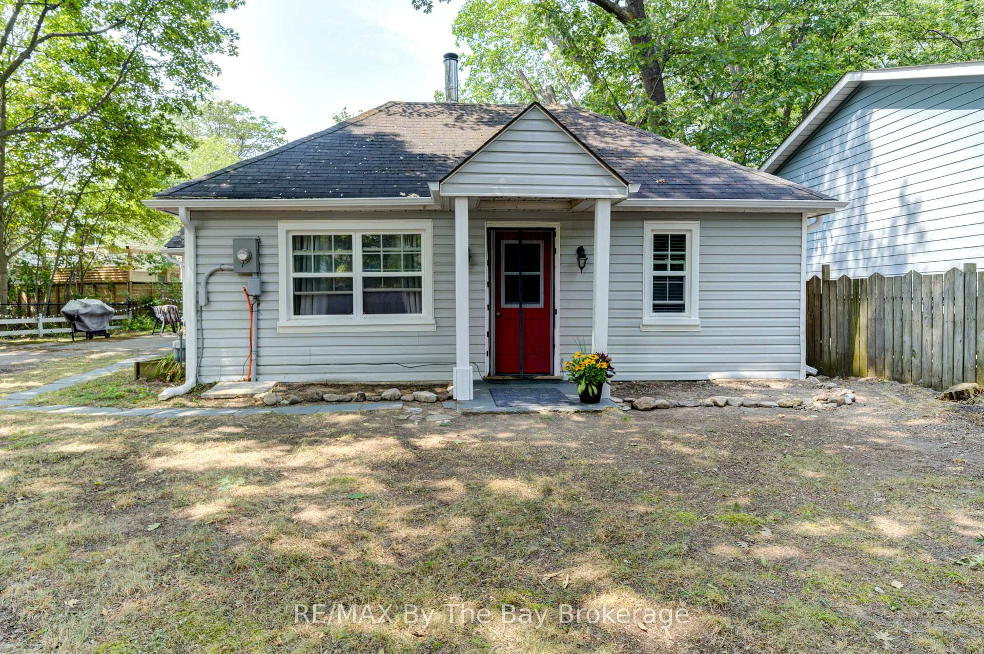 Photo 2 of 110 24TH Street N, Wasaga Beach — HOMEH