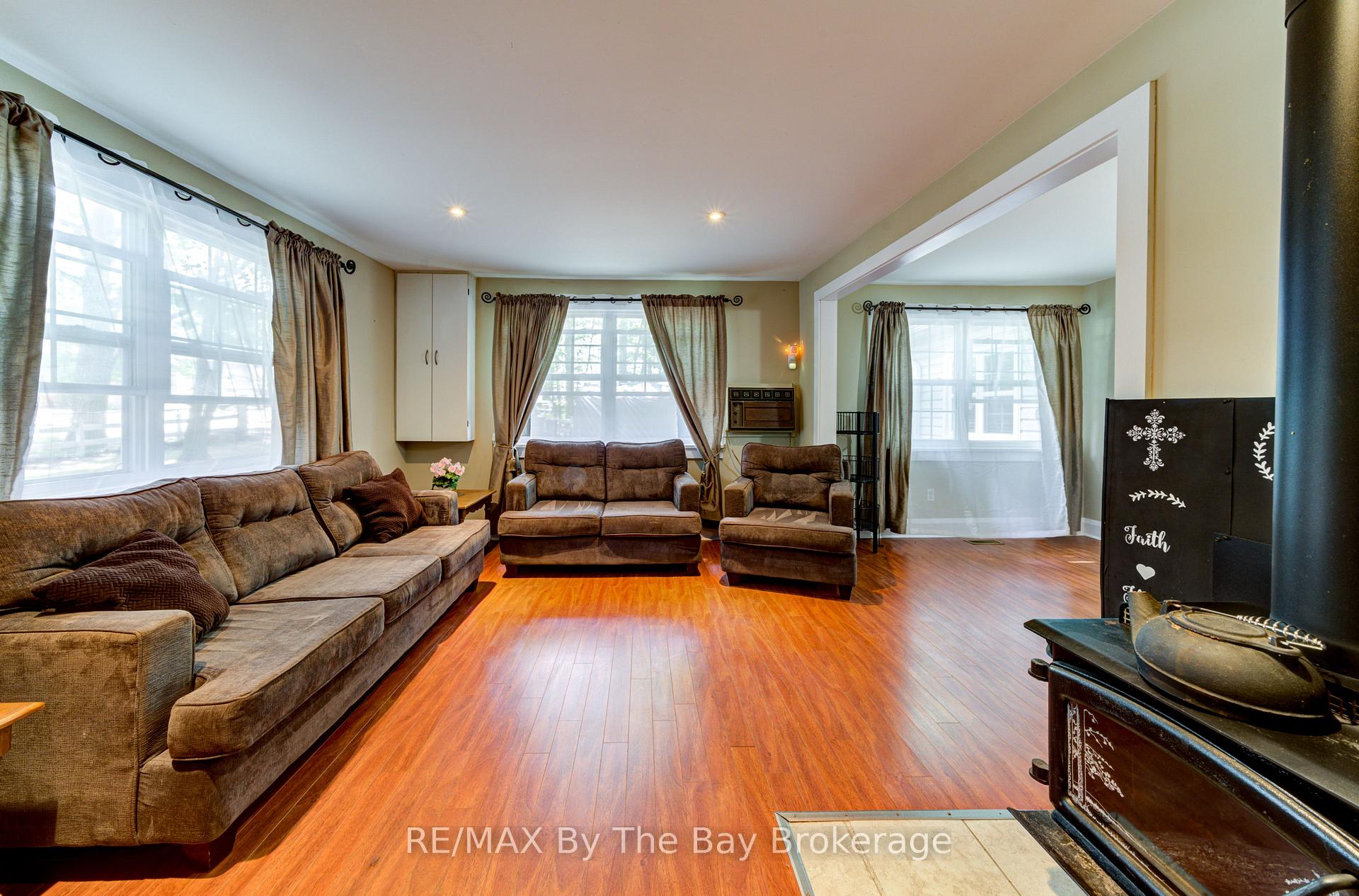 Photo 6 of 110 24TH Street N, Wasaga Beach — HOMEH