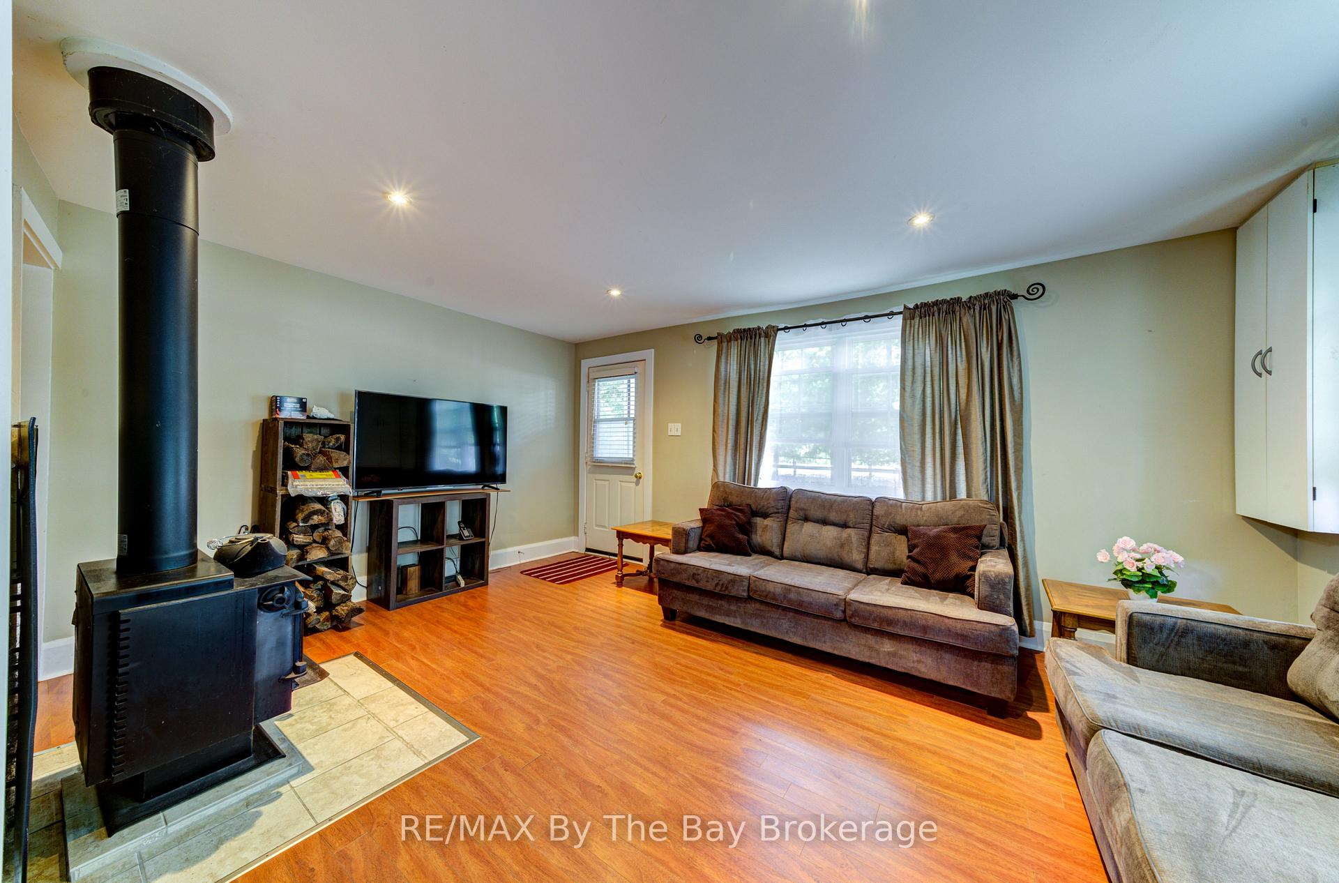 Photo 8 of 110 24TH Street N, Wasaga Beach — HOMEH