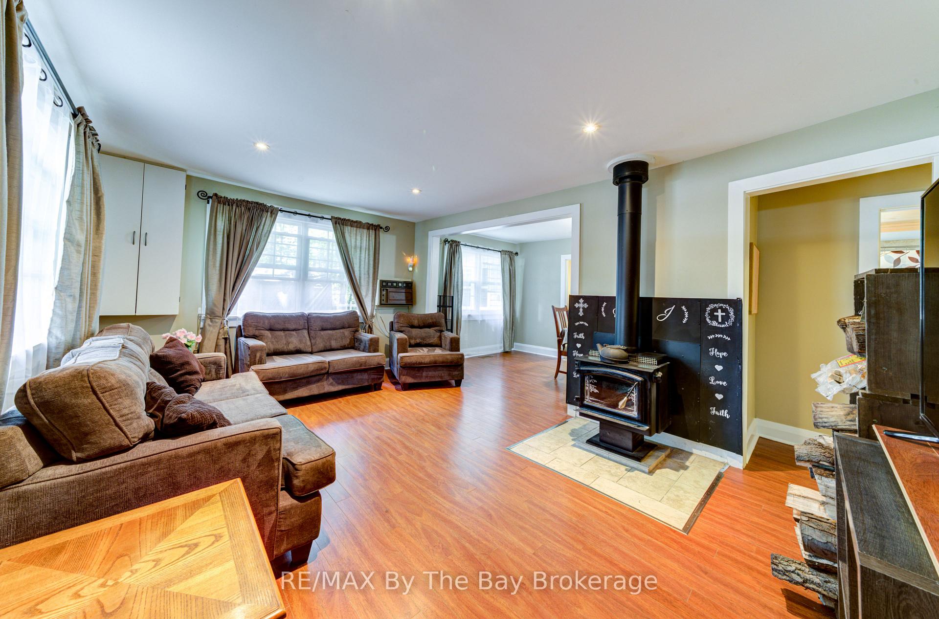 Photo 9 of 110 24TH Street N, Wasaga Beach — HOMEH