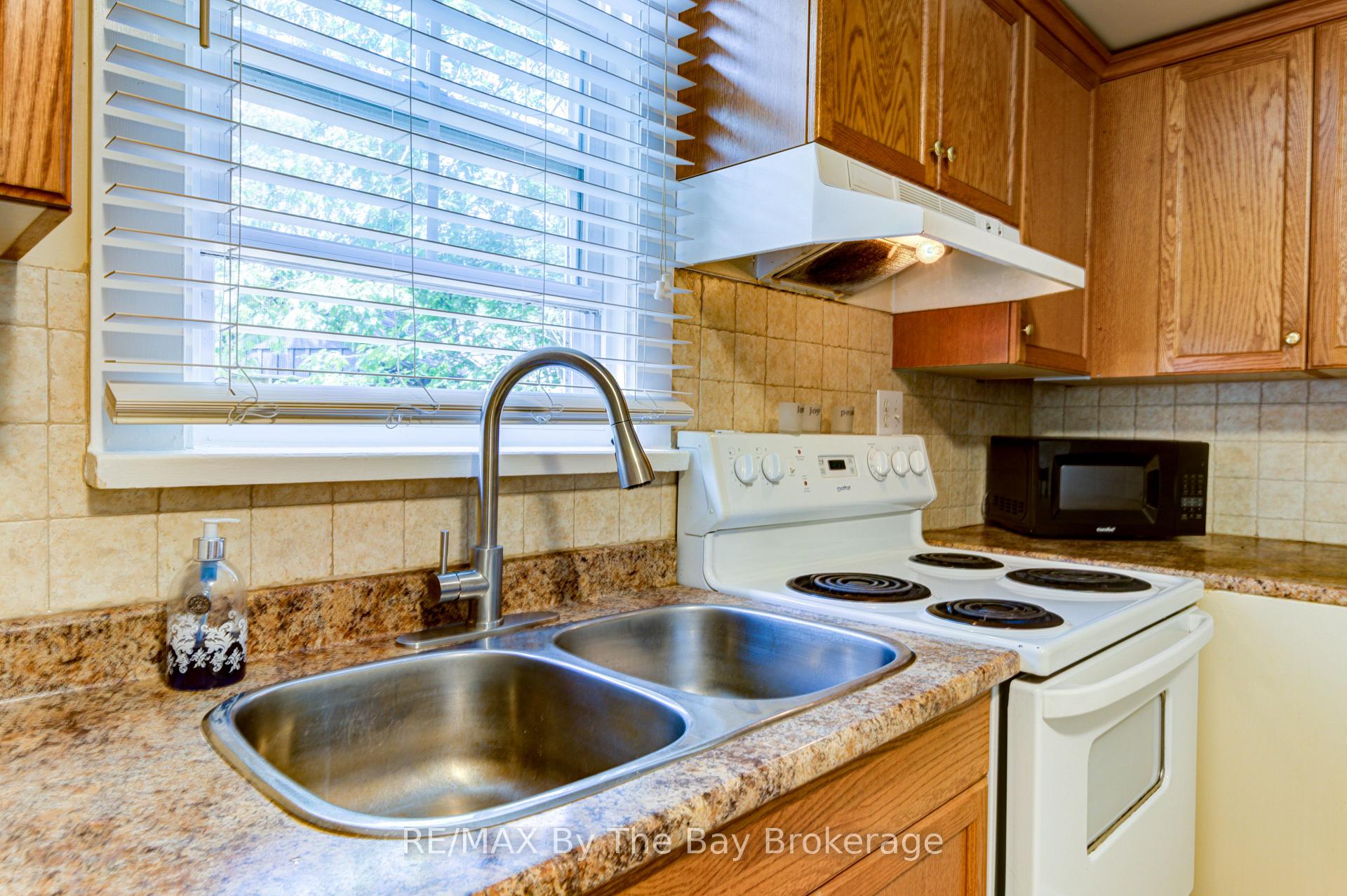 Photo 10 of 110 24TH Street N, Wasaga Beach — HOMEH