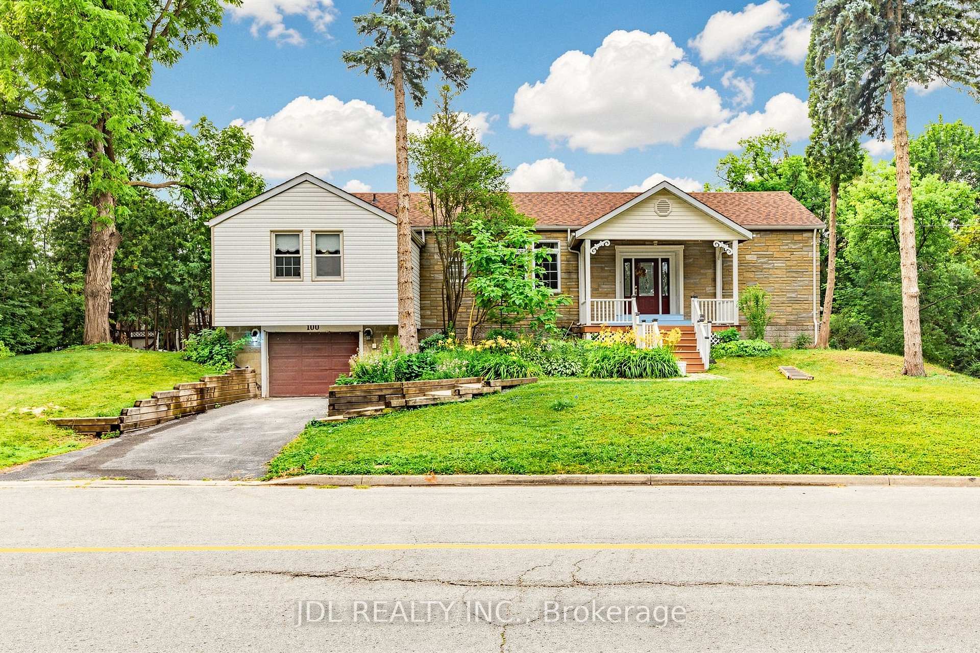 Photo 1 of 100 Roxborough Road, Newmarket, Gorham-College Manor — HOMEH