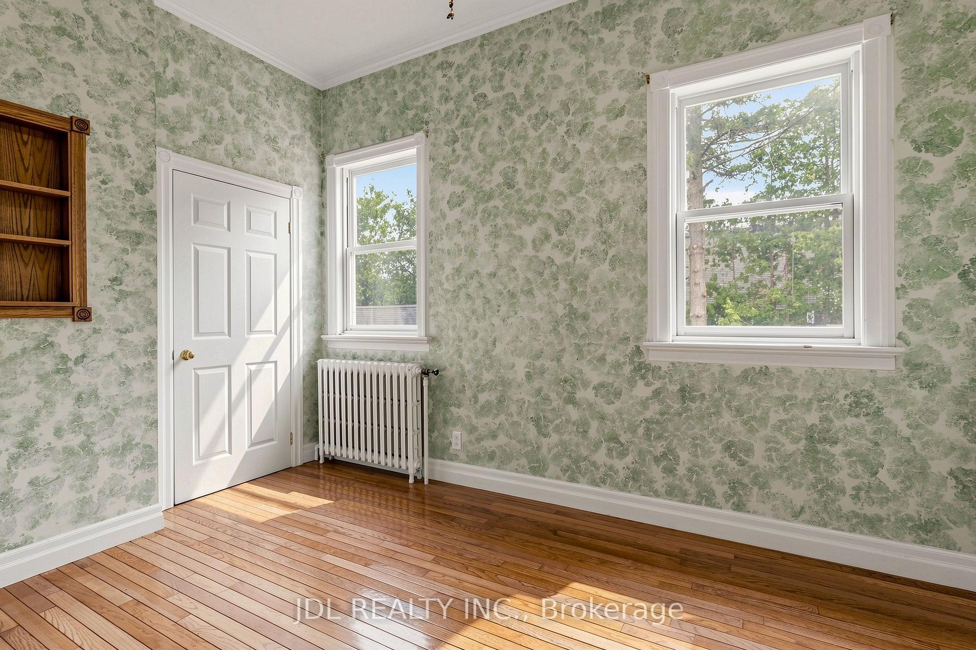 Photo 16 of 100 Roxborough Road, Newmarket, Gorham-College Manor — HOMEH