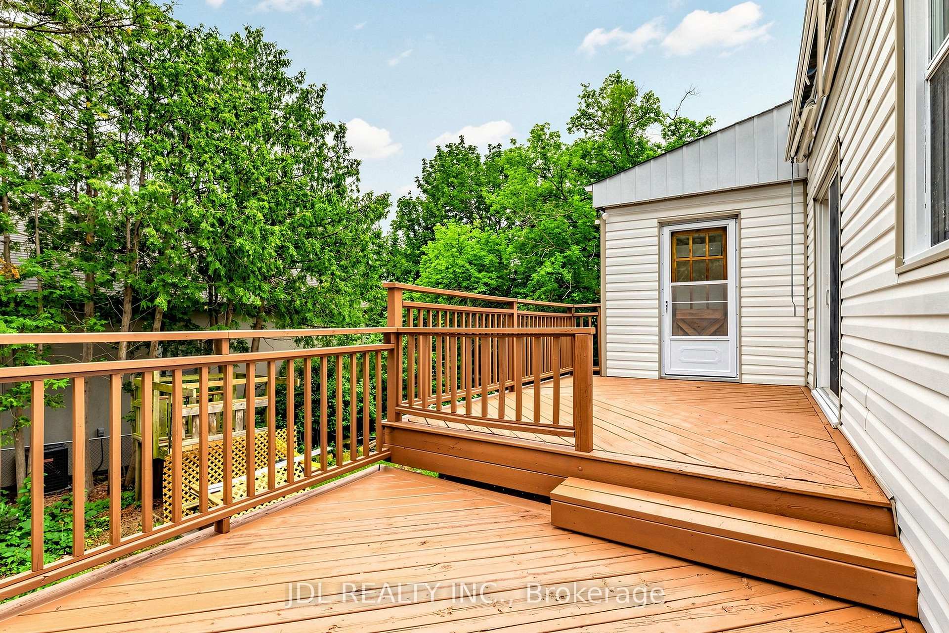 Photo 22 of 100 Roxborough Road, Newmarket, Gorham-College Manor — HOMEH