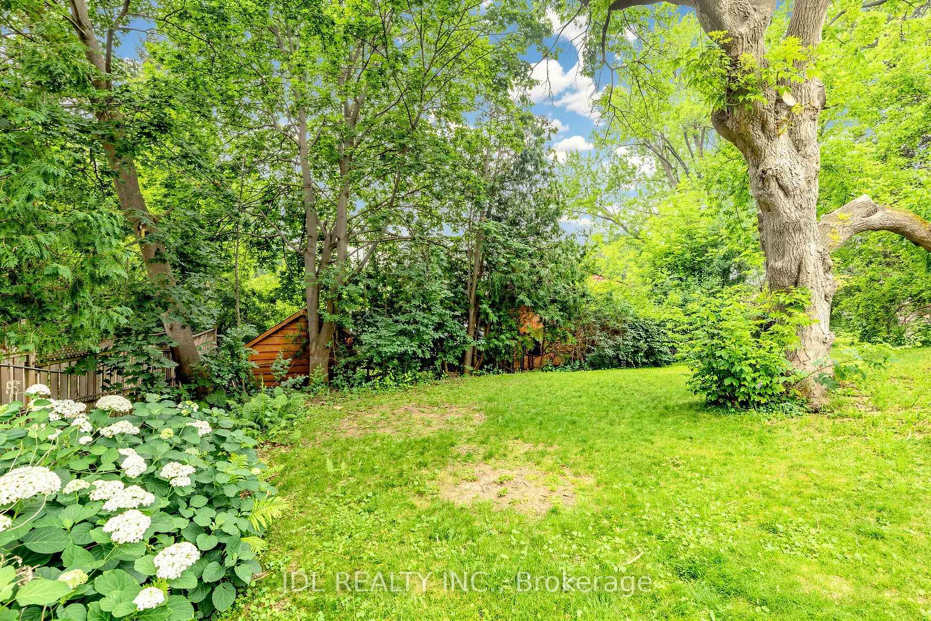 Photo 24 of 100 Roxborough Road, Newmarket, Gorham-College Manor — HOMEH