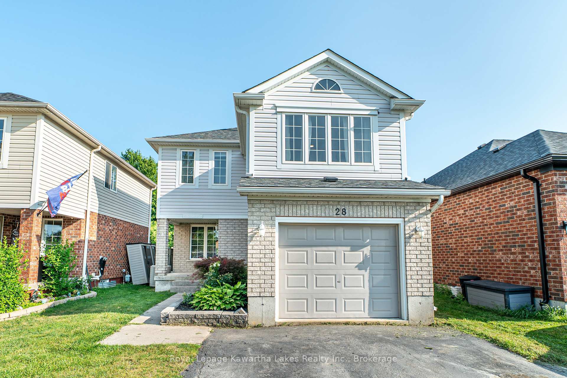 Photo 2 of 28 Lang Court, Kawartha Lakes, Lindsay — HOMEH