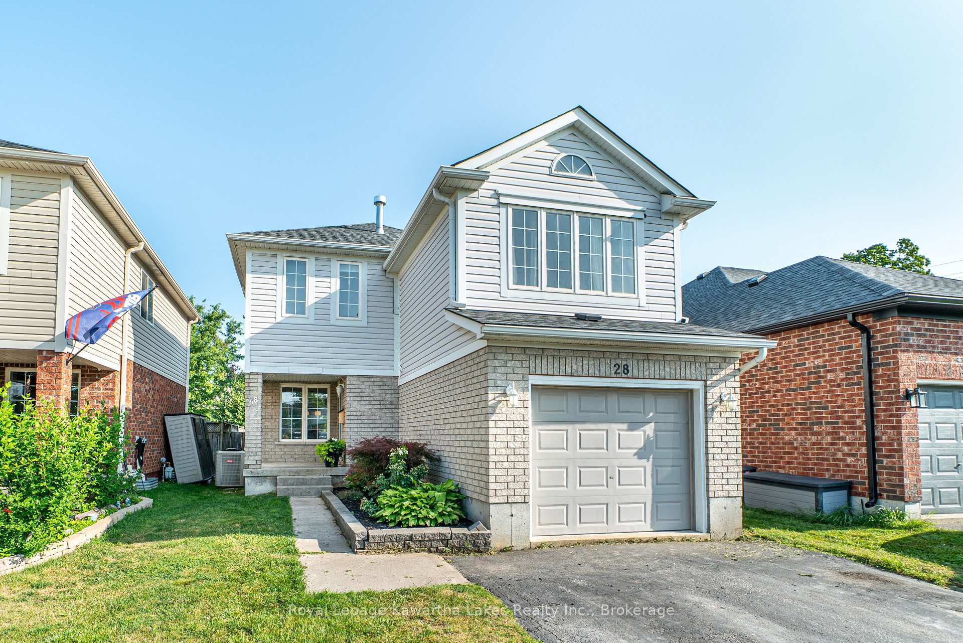 Photo 3 of 28 Lang Court, Kawartha Lakes, Lindsay — HOMEH