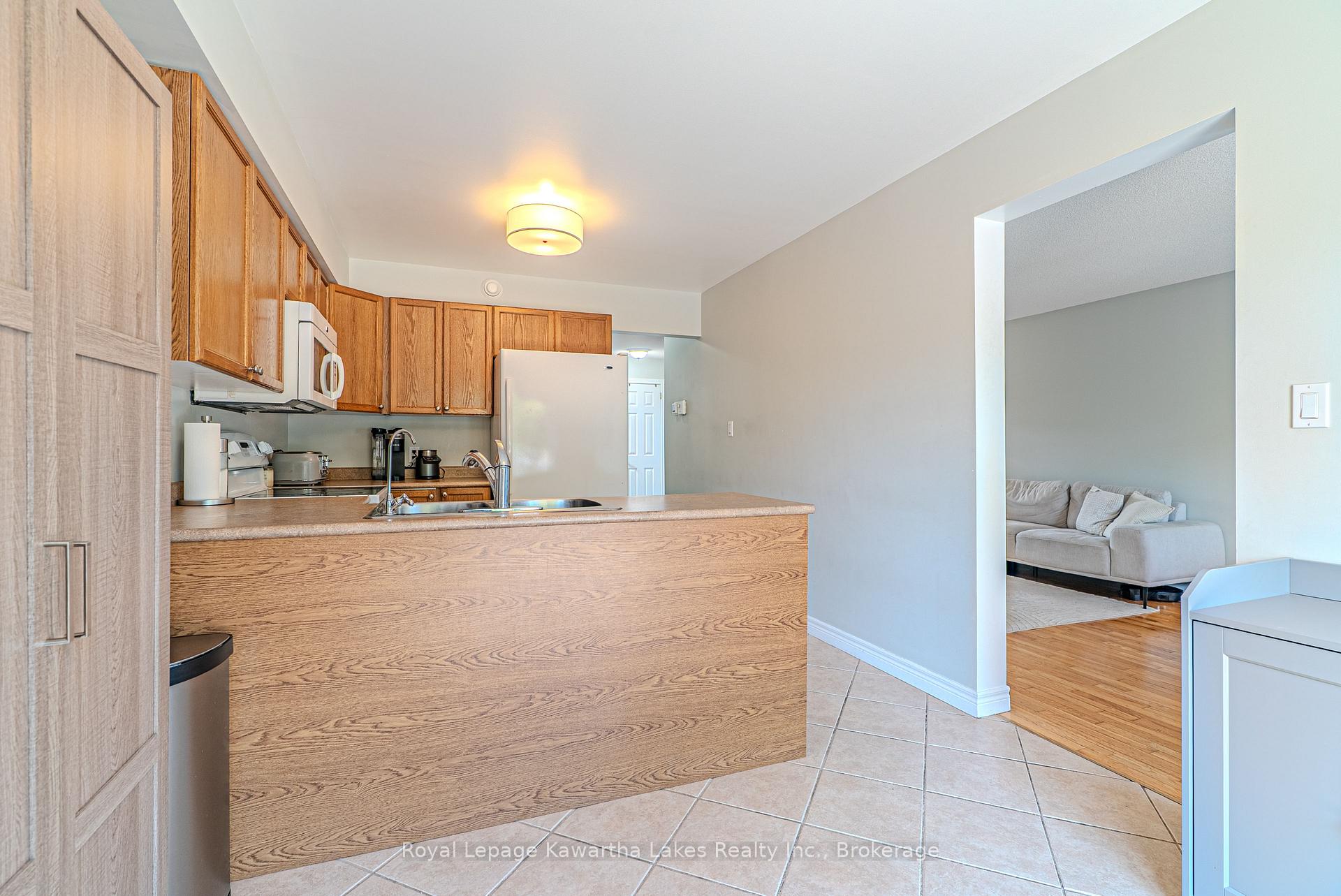 Photo 10 of 28 Lang Court, Kawartha Lakes, Lindsay — HOMEH