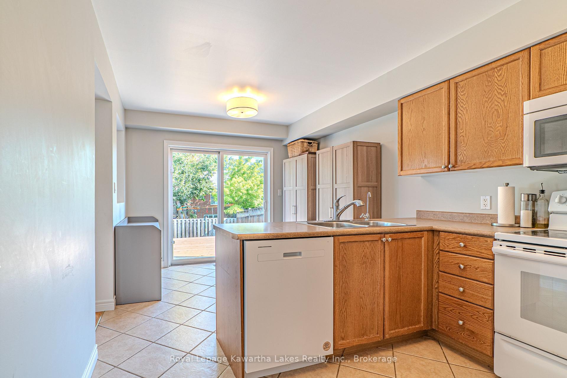 Photo 11 of 28 Lang Court, Kawartha Lakes, Lindsay — HOMEH
