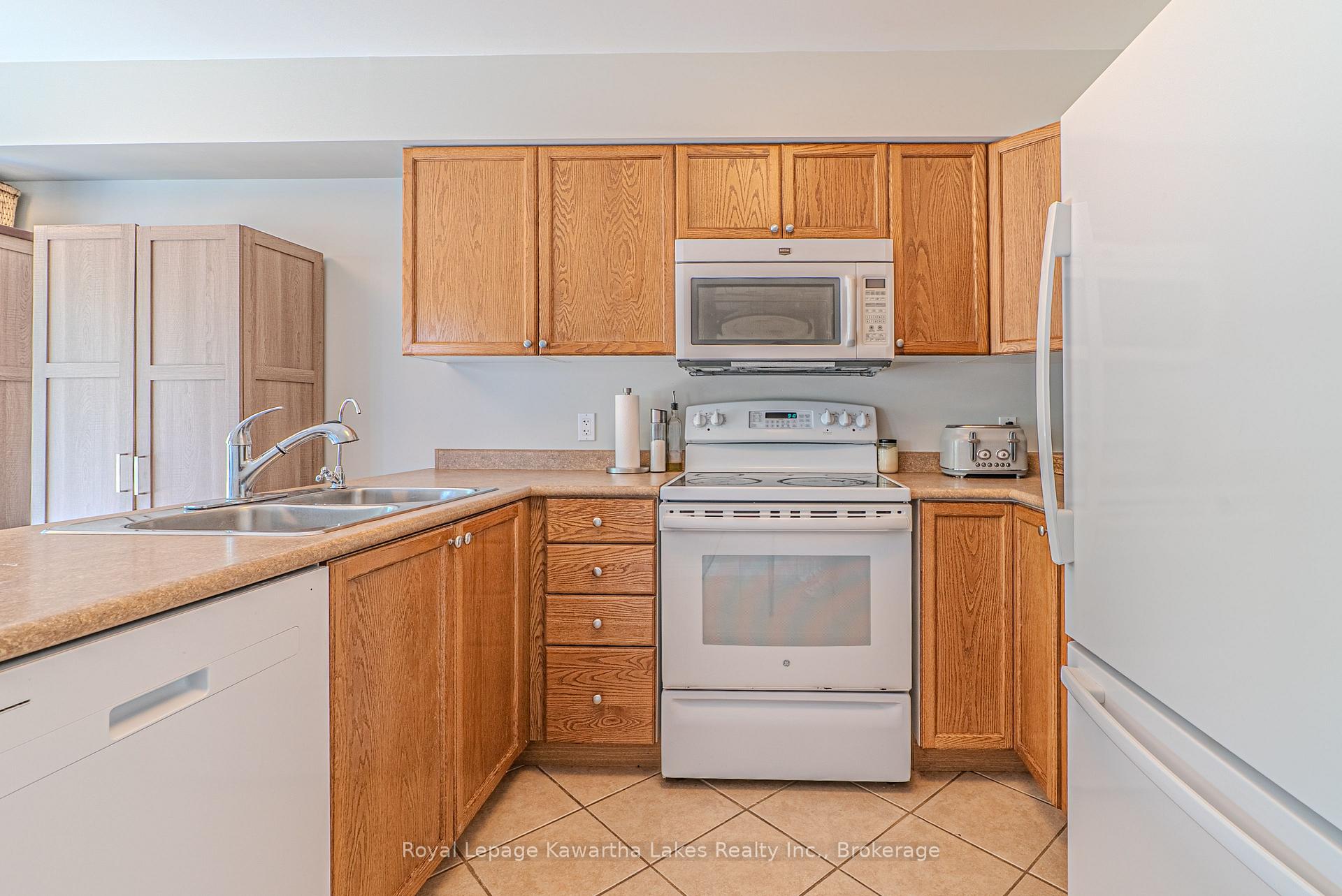 Photo 12 of 28 Lang Court, Kawartha Lakes, Lindsay — HOMEH