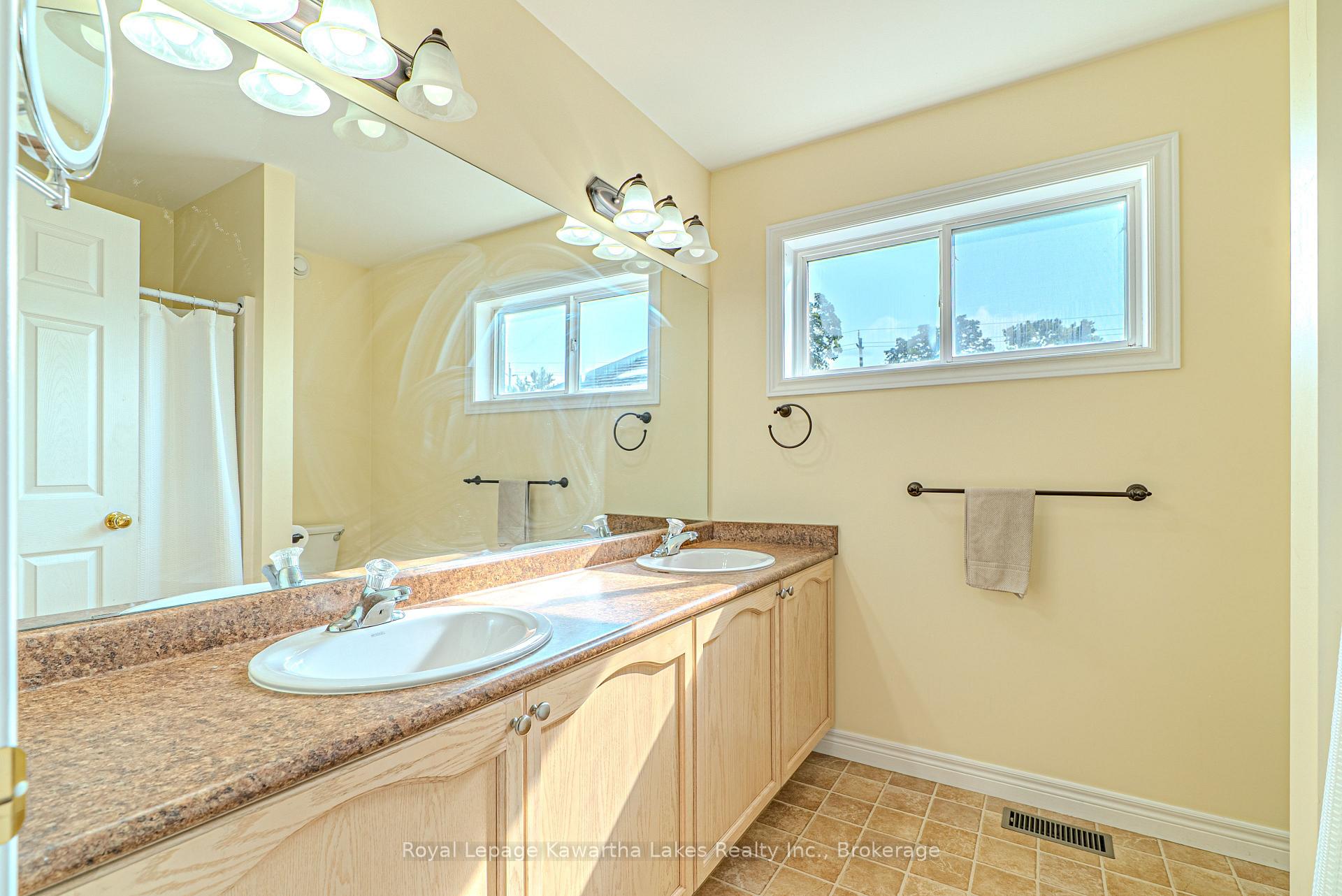 Photo 22 of 28 Lang Court, Kawartha Lakes, Lindsay — HOMEH