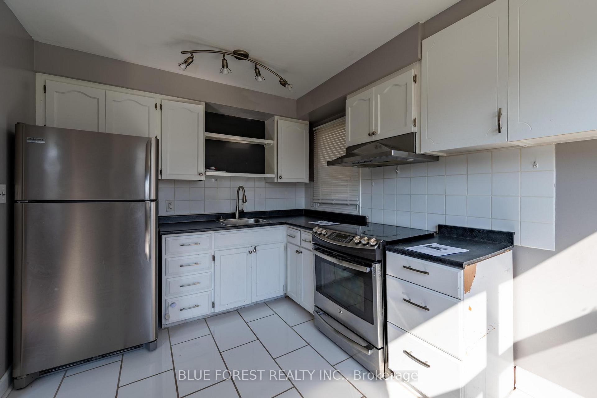 Photo 4 of 751 Curry Street, London, East G — HOMEH