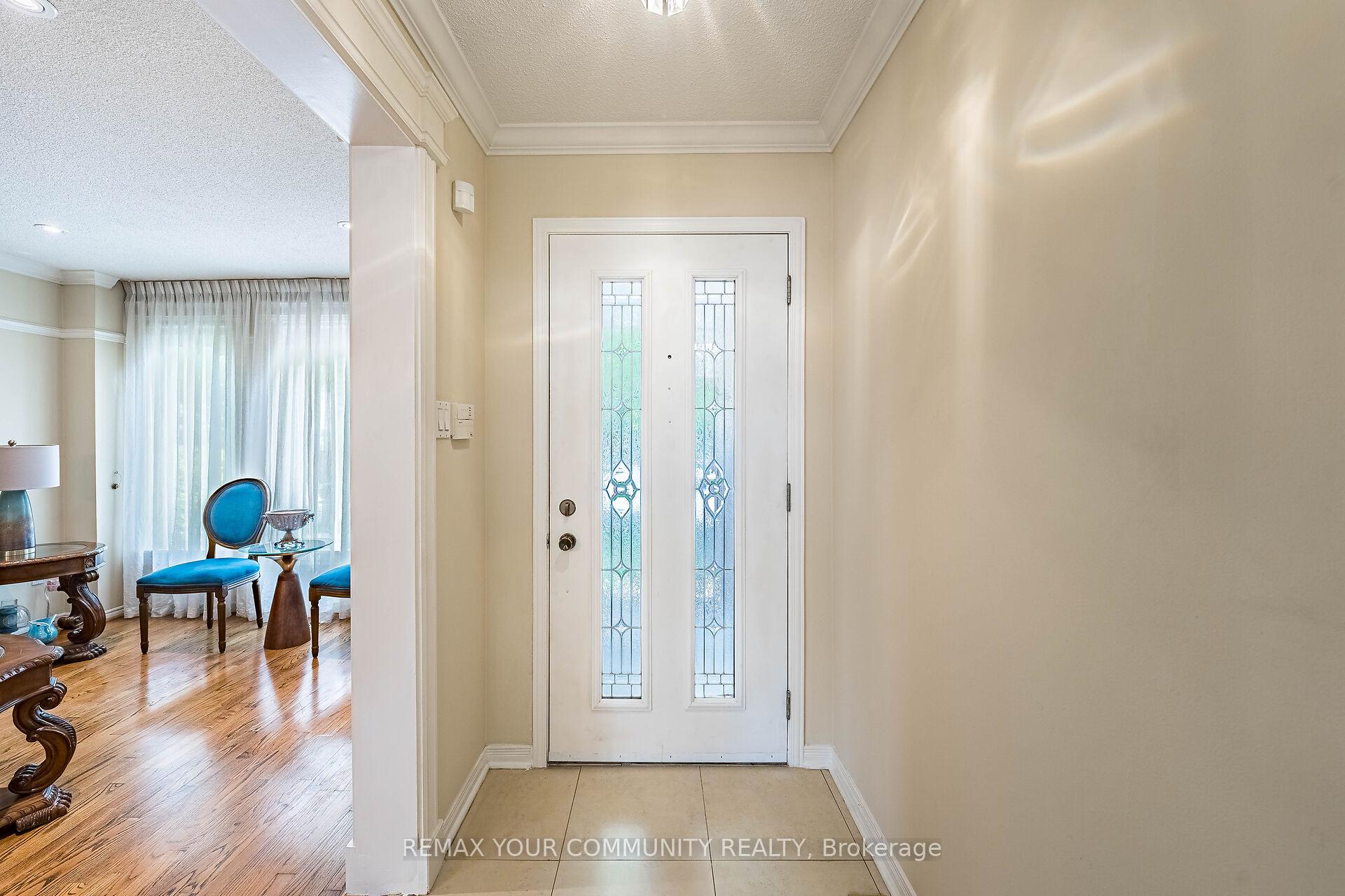 Photo 3 of 16 Valleyview Road, Markham, Thornlea — HOMEH