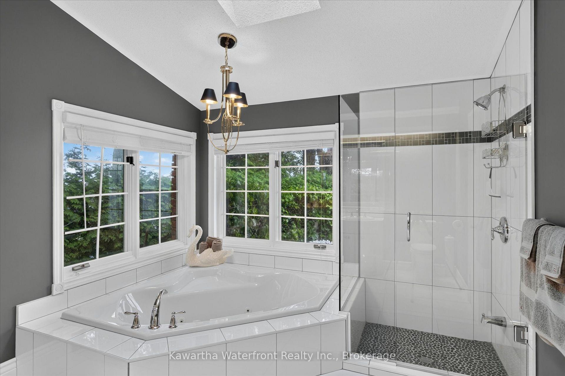 Photo 35 of 106 Crescent Drive, Kawartha Lakes, Verulam — HOMEH