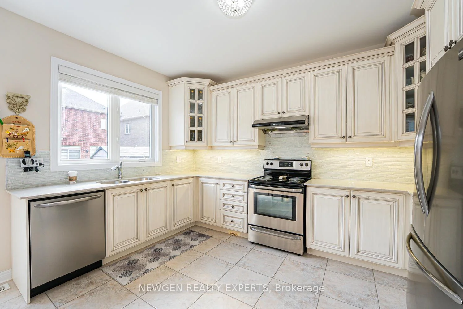 Photo 13 of 46 Monument Trail, Brampton, Northwest Brampton — HOMEH