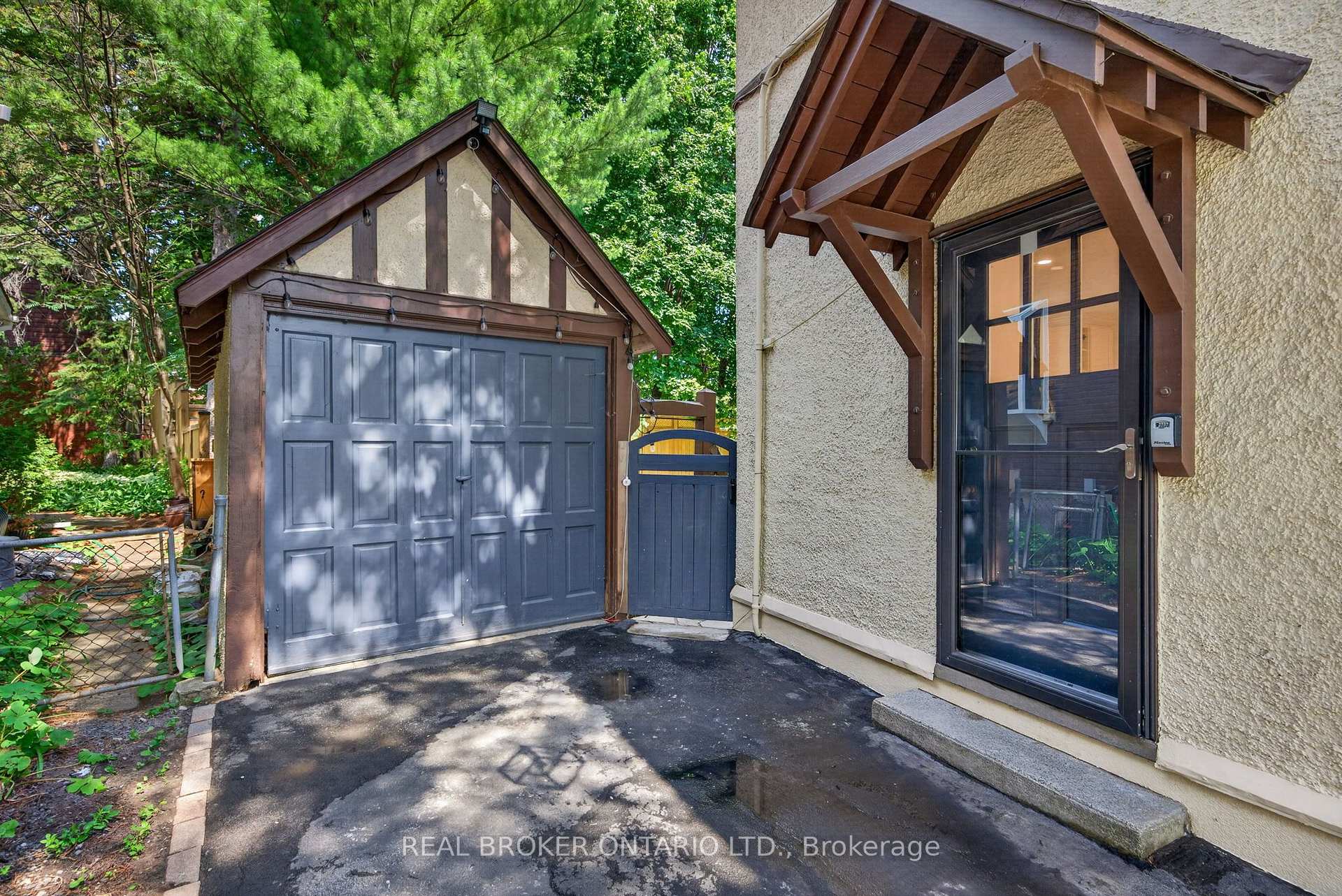 Photo 3 of 17 Lakeview Terrace, Ottawa, Dows Lake — HOMEH