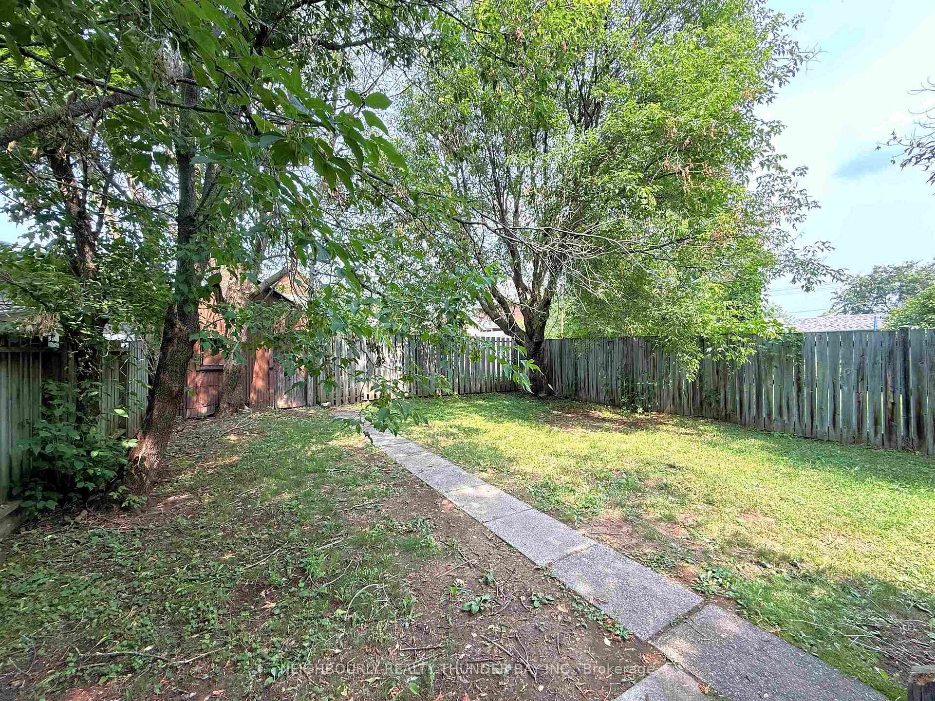 Photo 3 of 232 College Street, Thunder Bay, College Heights — HOMEH