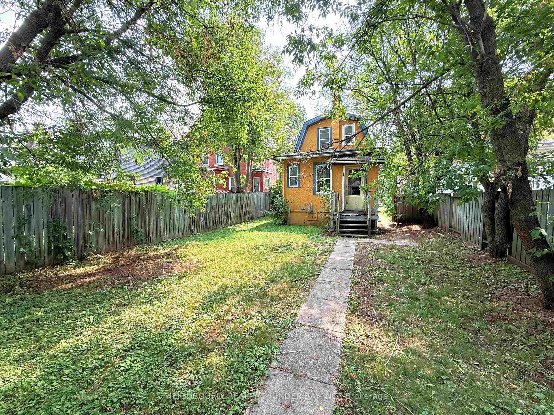 Photo 5 of 232 College Street, Thunder Bay, College Heights — HOMEH