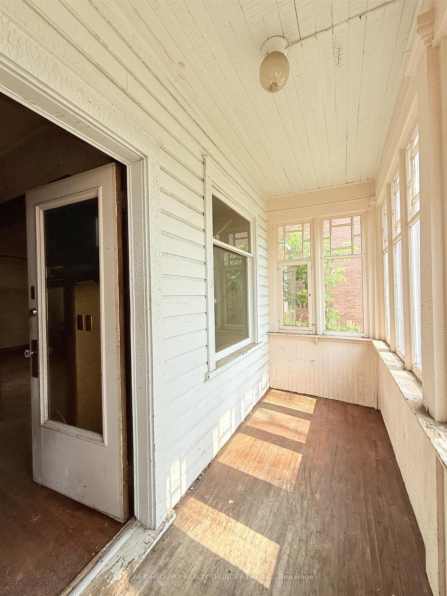 Photo 8 of 232 College Street, Thunder Bay, College Heights — HOMEH