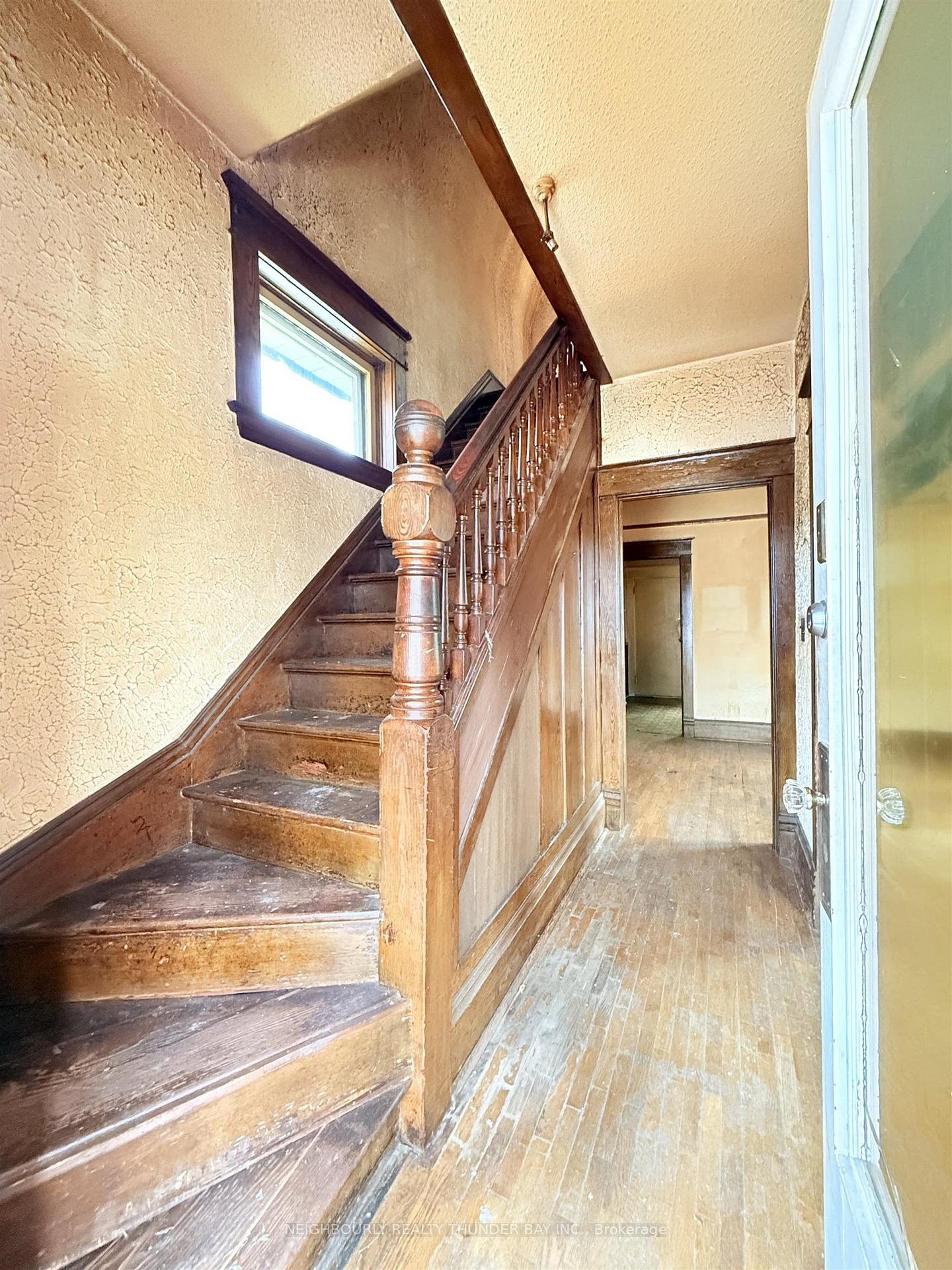 Photo 9 of 232 College Street, Thunder Bay, College Heights — HOMEH