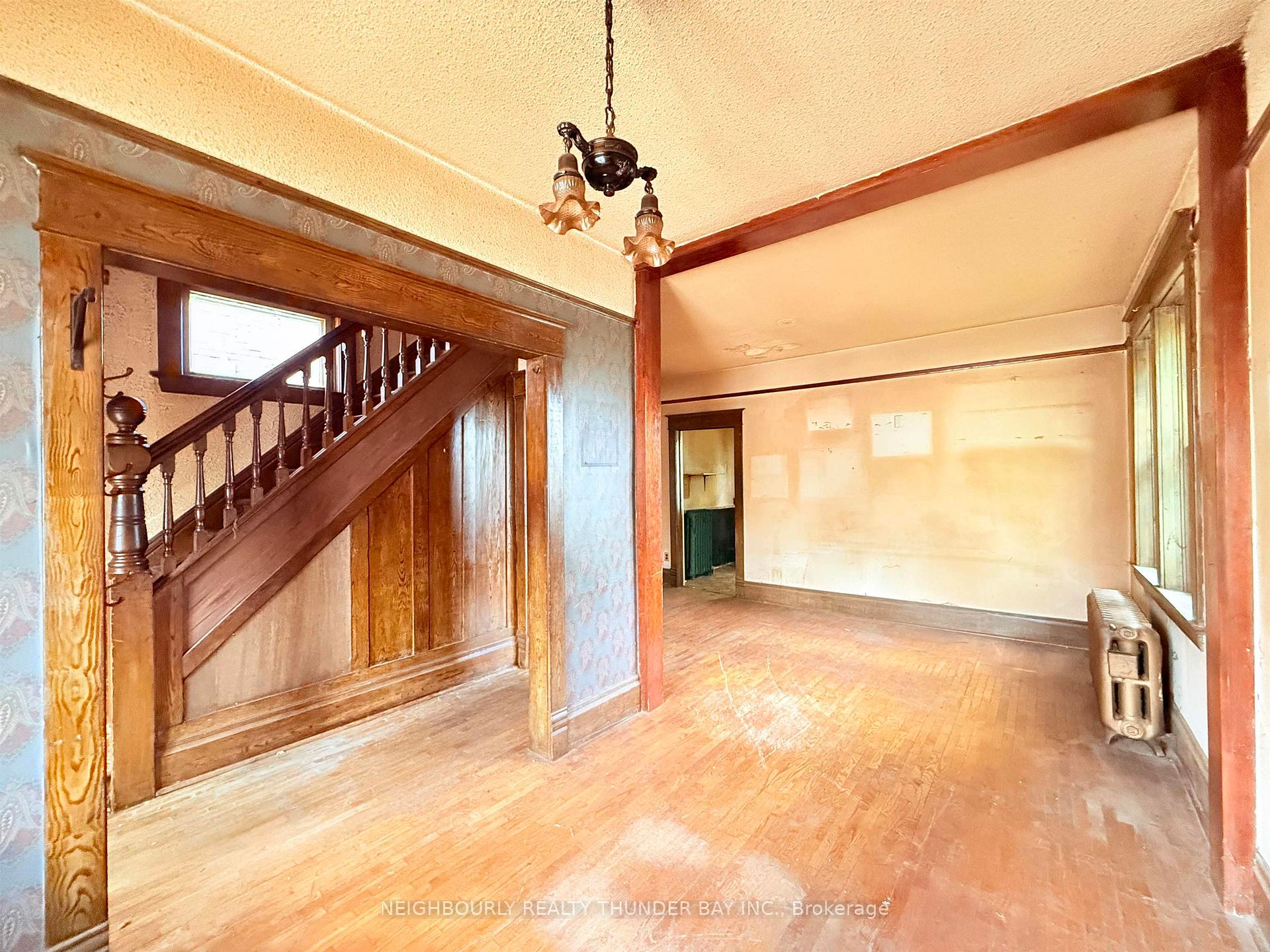 Photo 11 of 232 College Street, Thunder Bay, College Heights — HOMEH