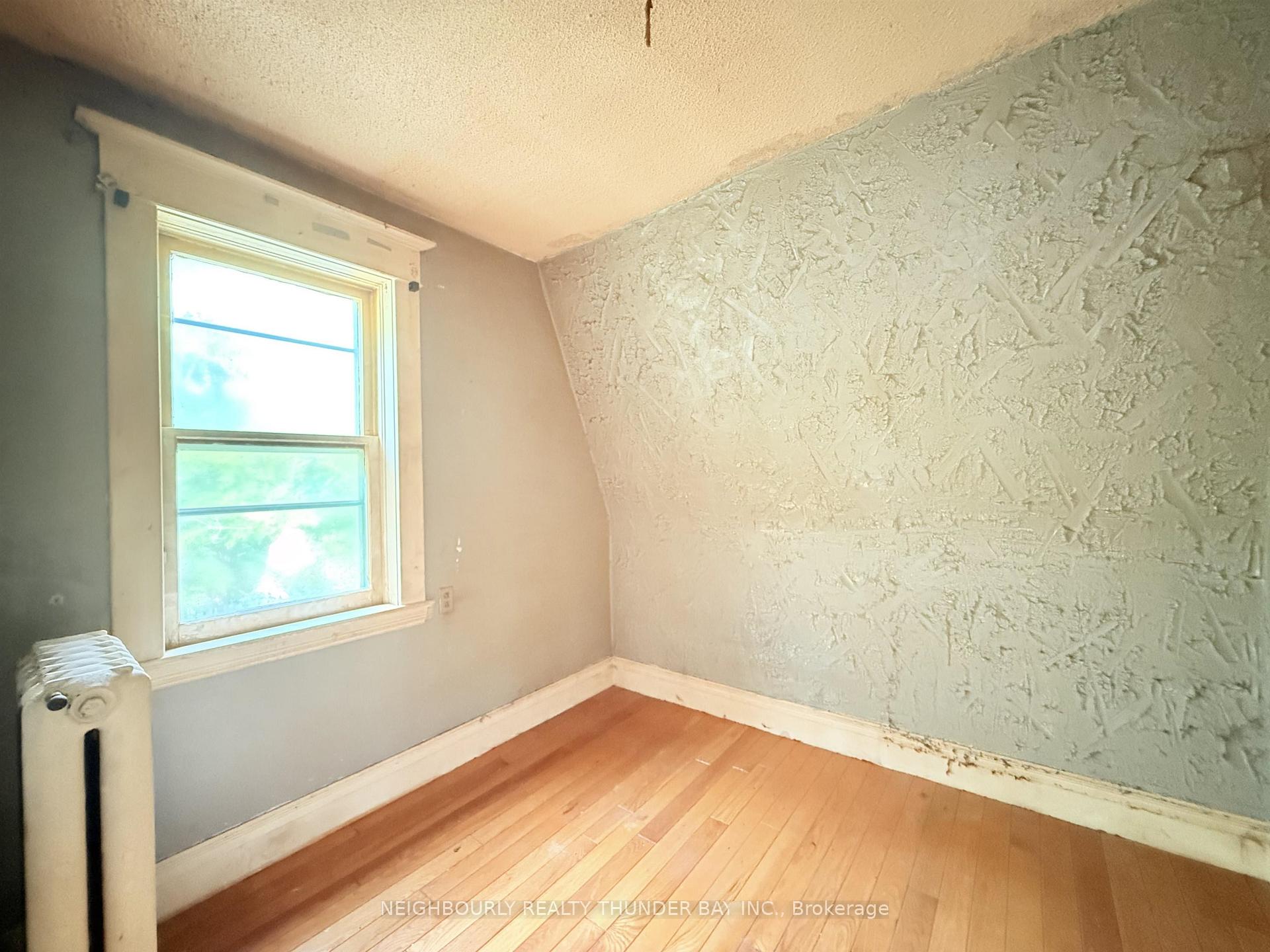 Photo 20 of 232 College Street, Thunder Bay, College Heights — HOMEH