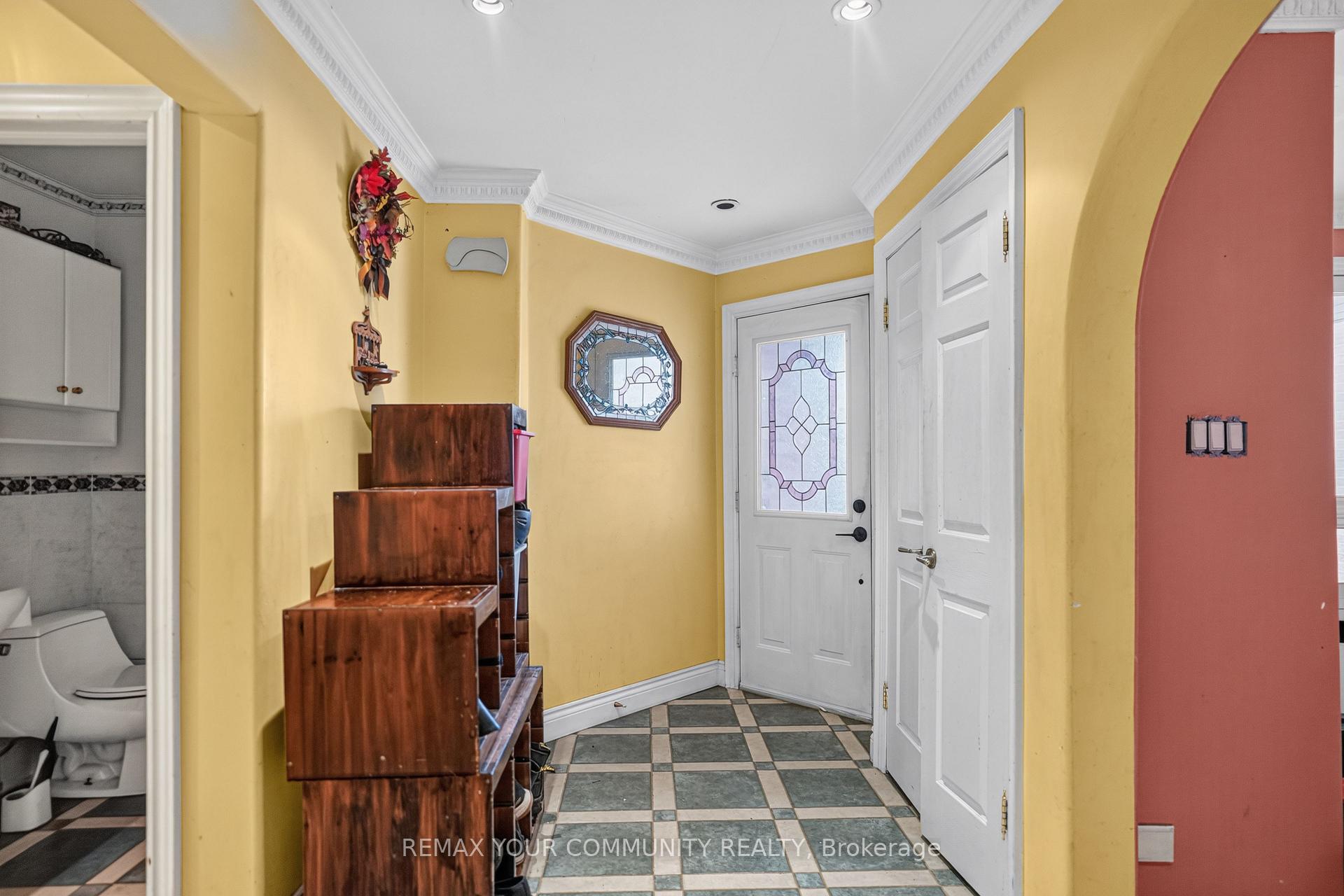 Photo 2 of 79 Westhampton Drive, Vaughan, Brownridge — HOMEH