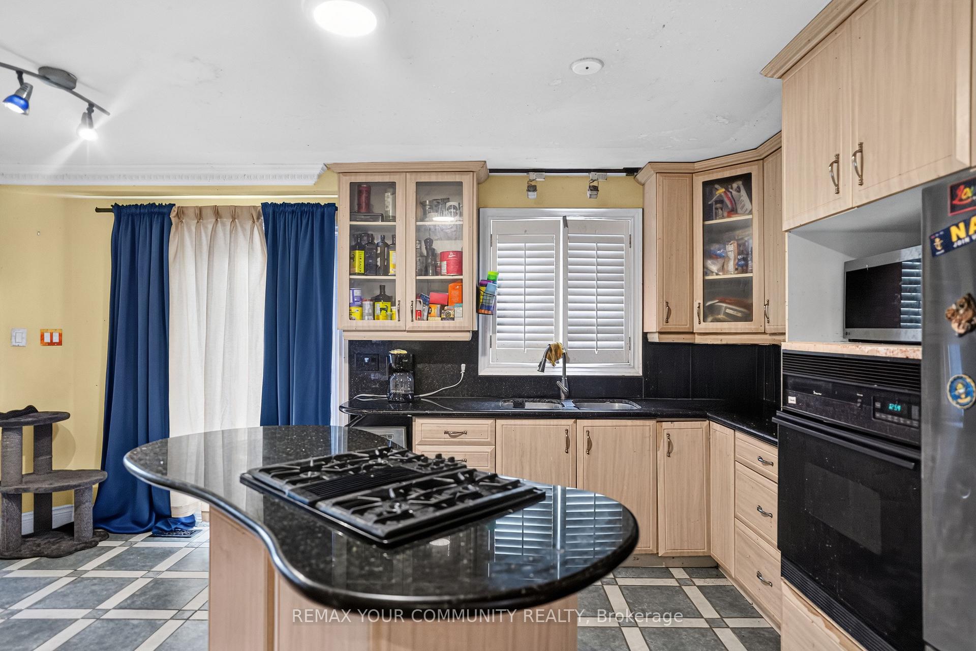 Photo 8 of 79 Westhampton Drive, Vaughan, Brownridge — HOMEH