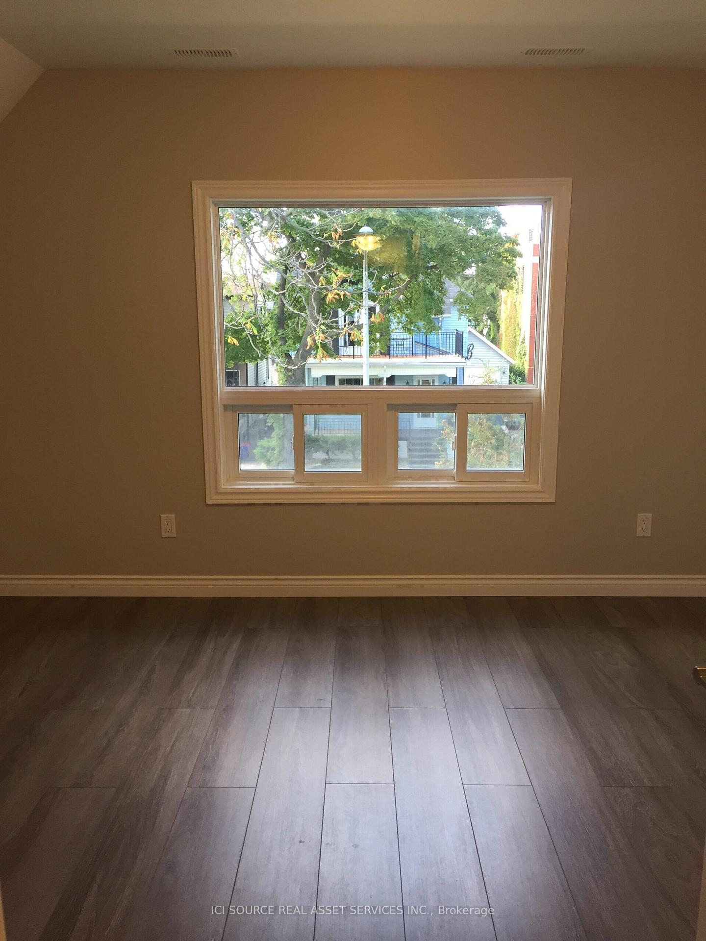 Photo 7 of 692 Lincoln Road, Windsor — HOMEH