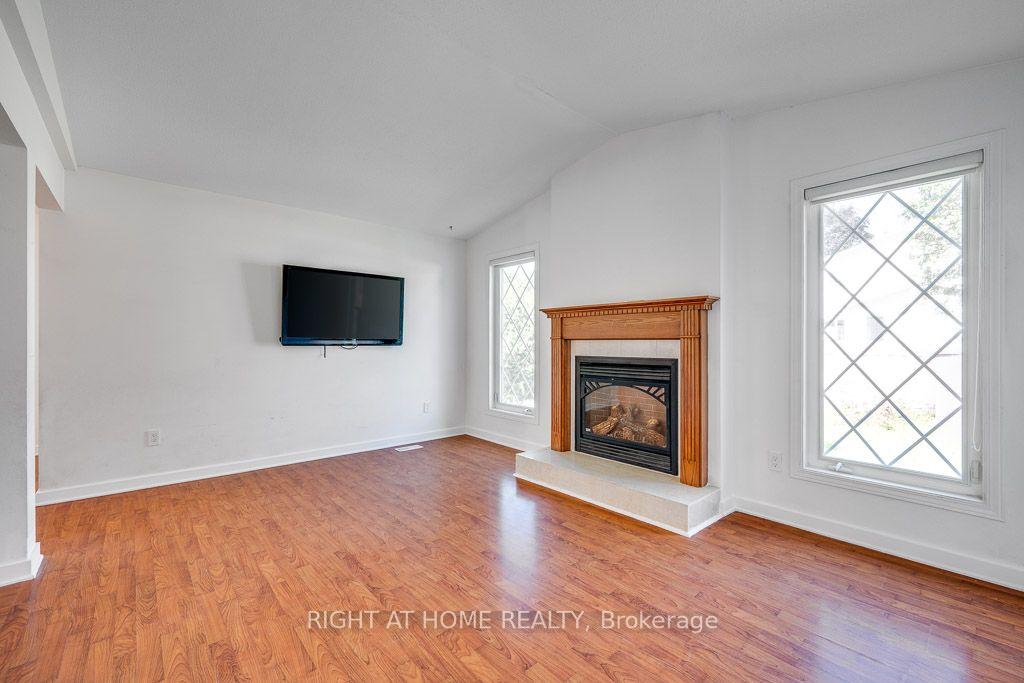 Photo 13 of 85 Winchester Drive, Ottawa, Kanata - Glencairn/Hazeldean — HOMEH