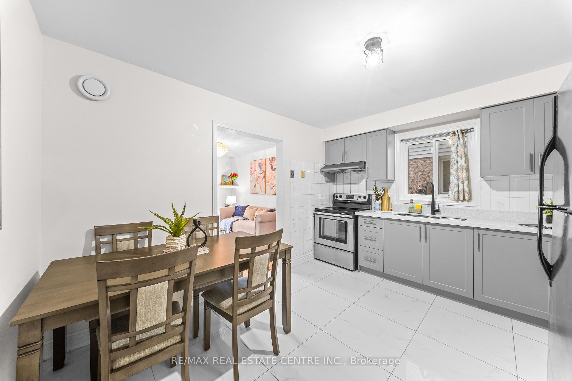 Photo 6 of 93 Ural Circle, Brampton, Sandringham-Wellington — HOMEH