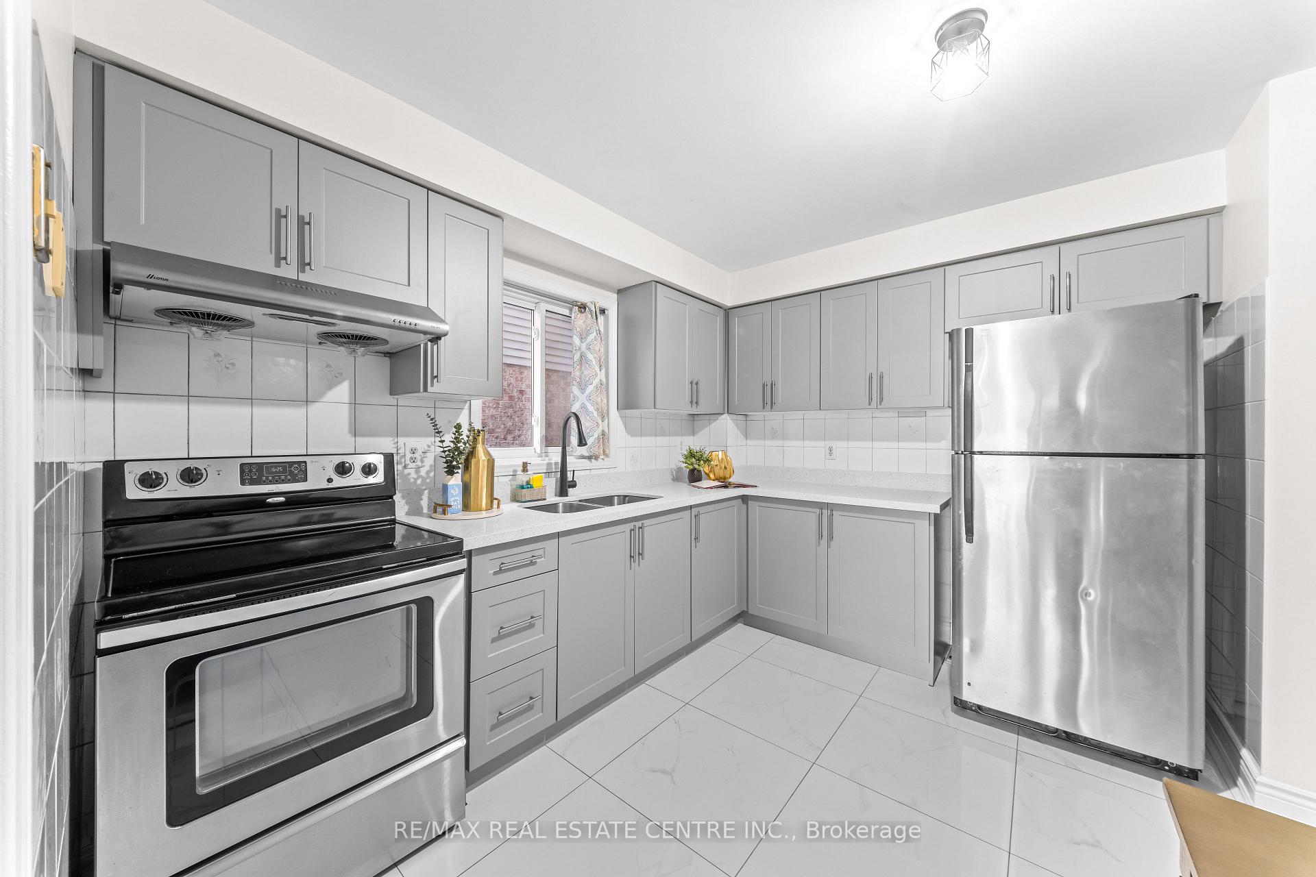 Photo 7 of 93 Ural Circle, Brampton, Sandringham-Wellington — HOMEH
