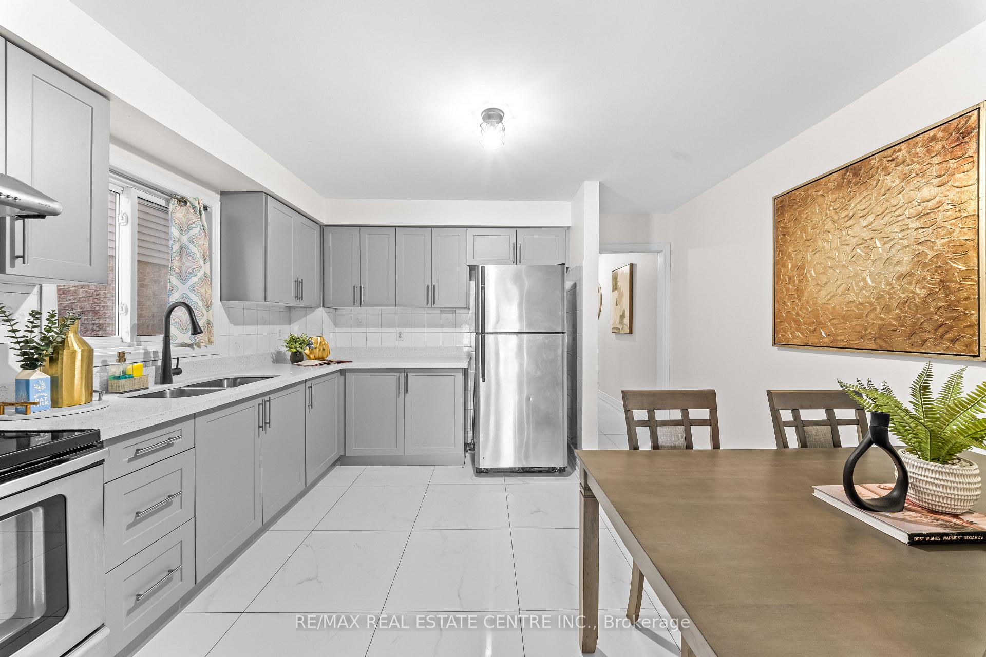 Photo 8 of 93 Ural Circle, Brampton, Sandringham-Wellington — HOMEH