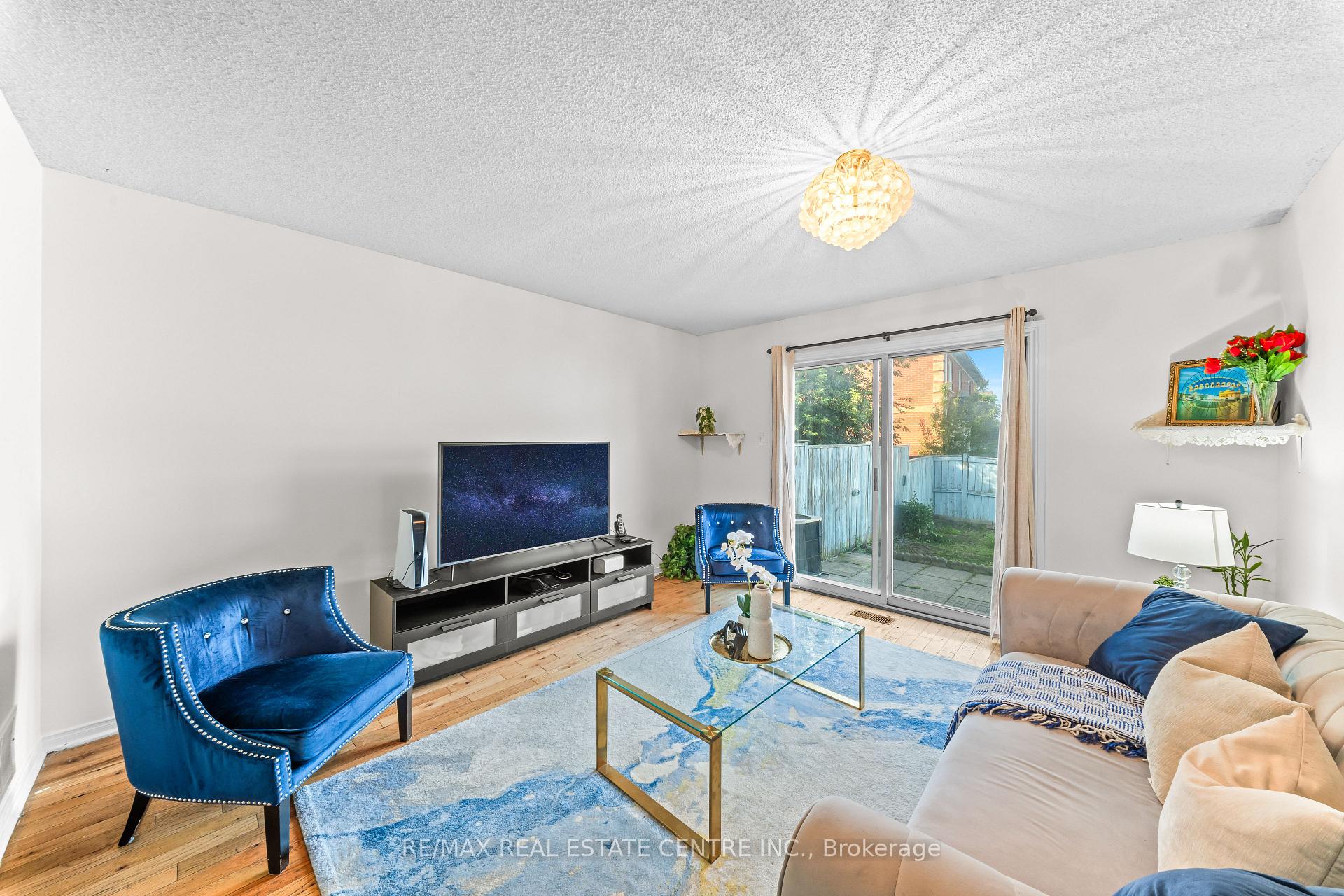Photo 11 of 93 Ural Circle, Brampton, Sandringham-Wellington — HOMEH