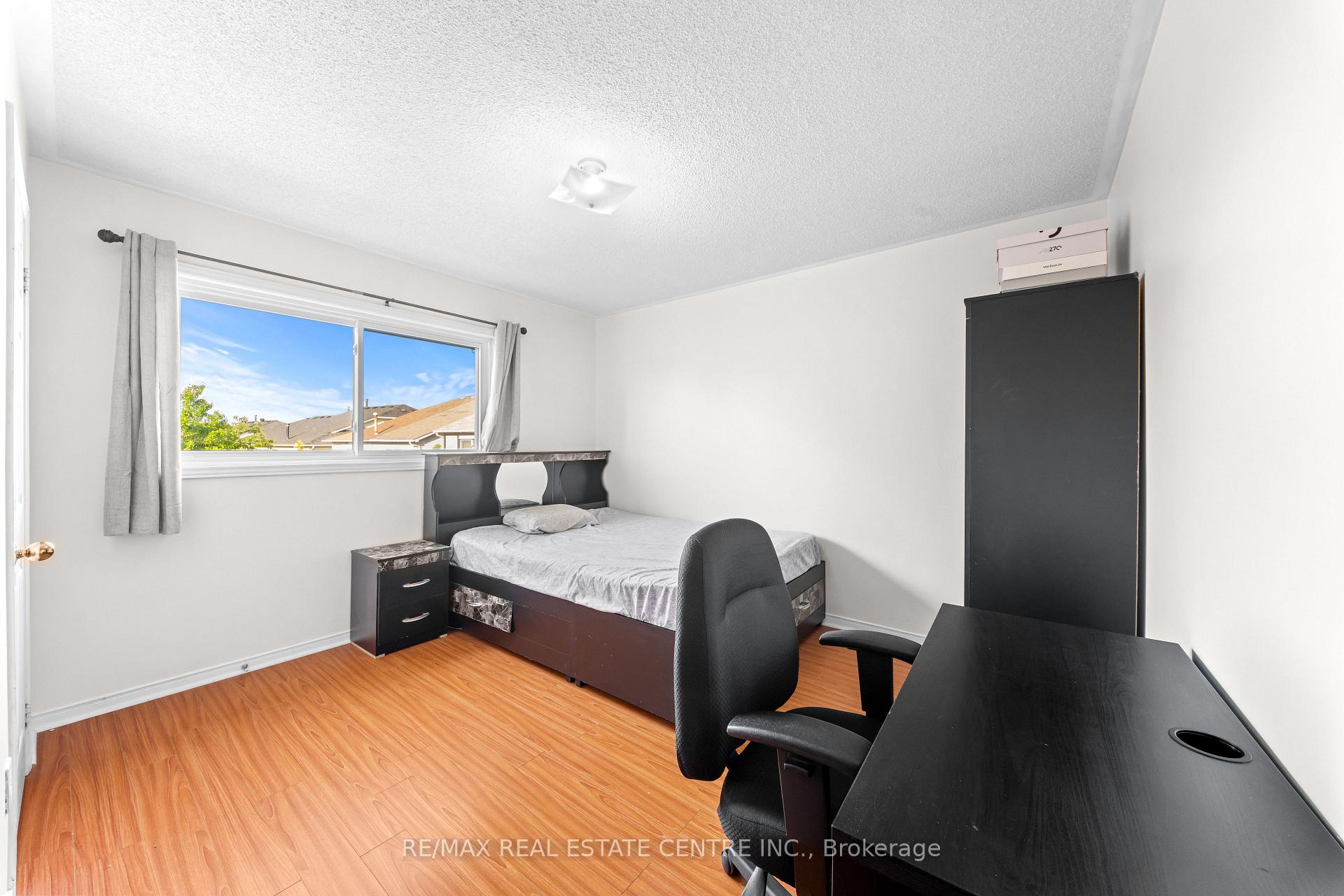 Photo 19 of 93 Ural Circle, Brampton, Sandringham-Wellington — HOMEH