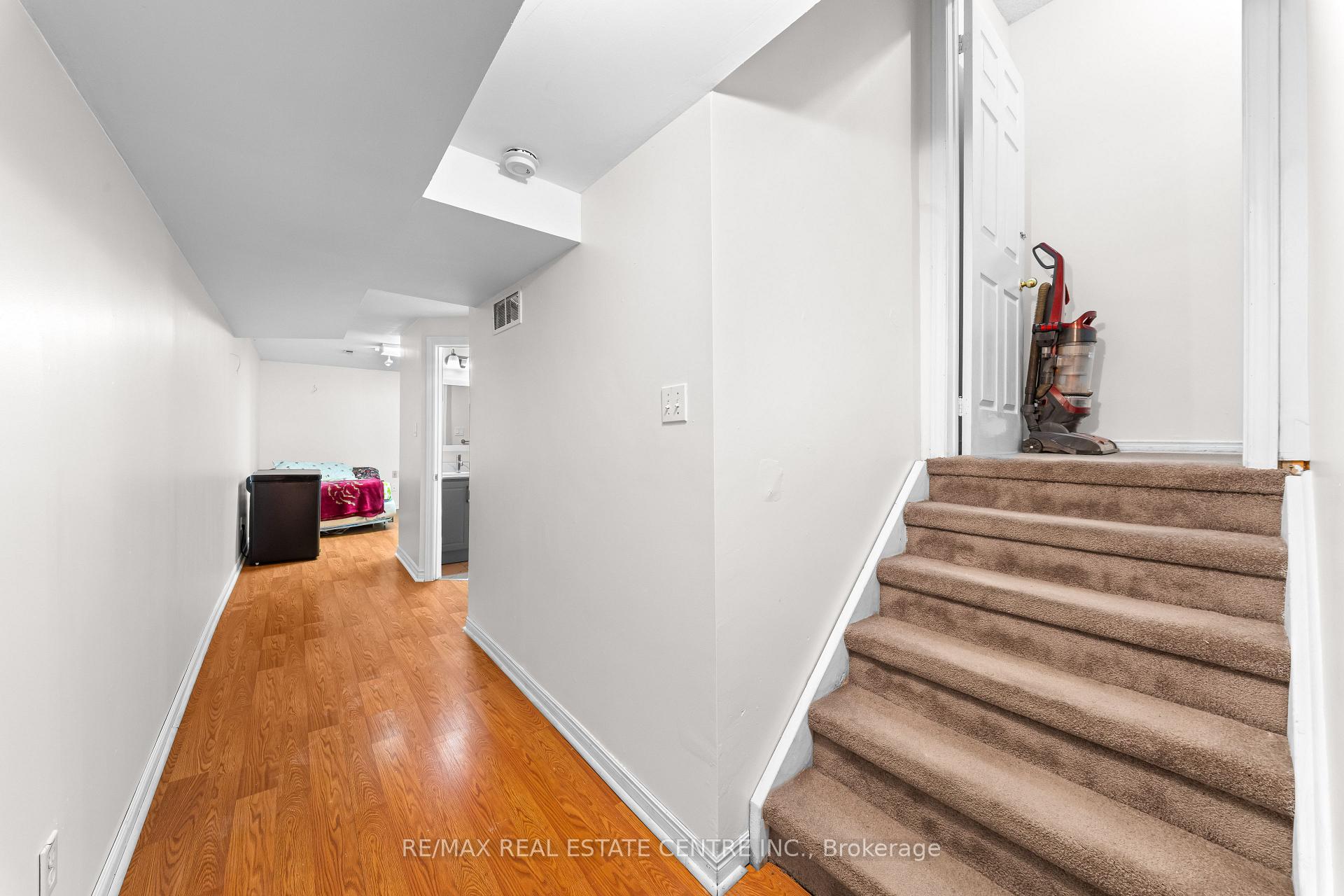 Photo 20 of 93 Ural Circle, Brampton, Sandringham-Wellington — HOMEH