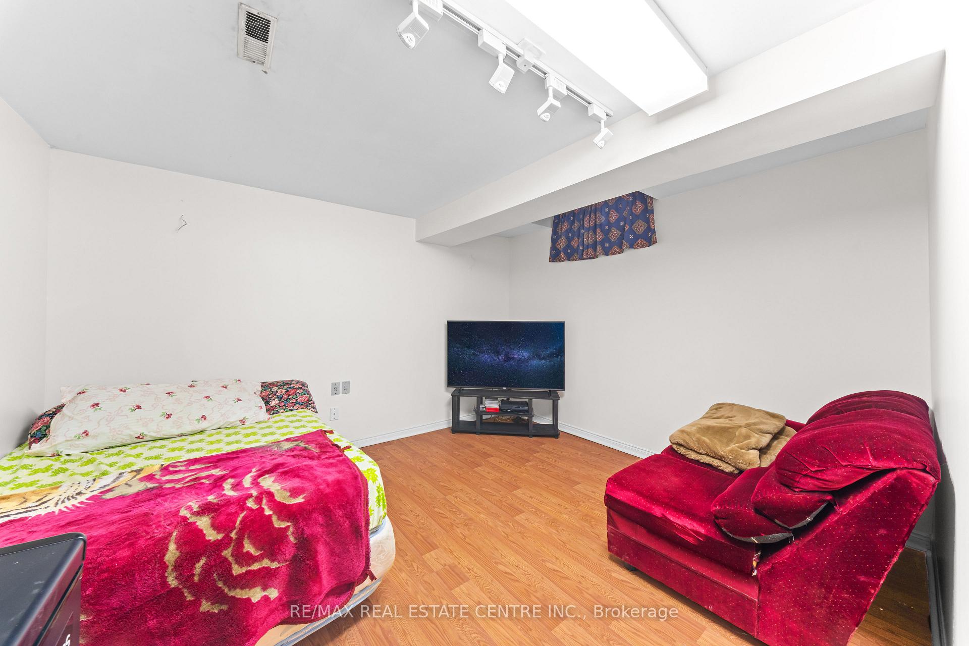 Photo 22 of 93 Ural Circle, Brampton, Sandringham-Wellington — HOMEH