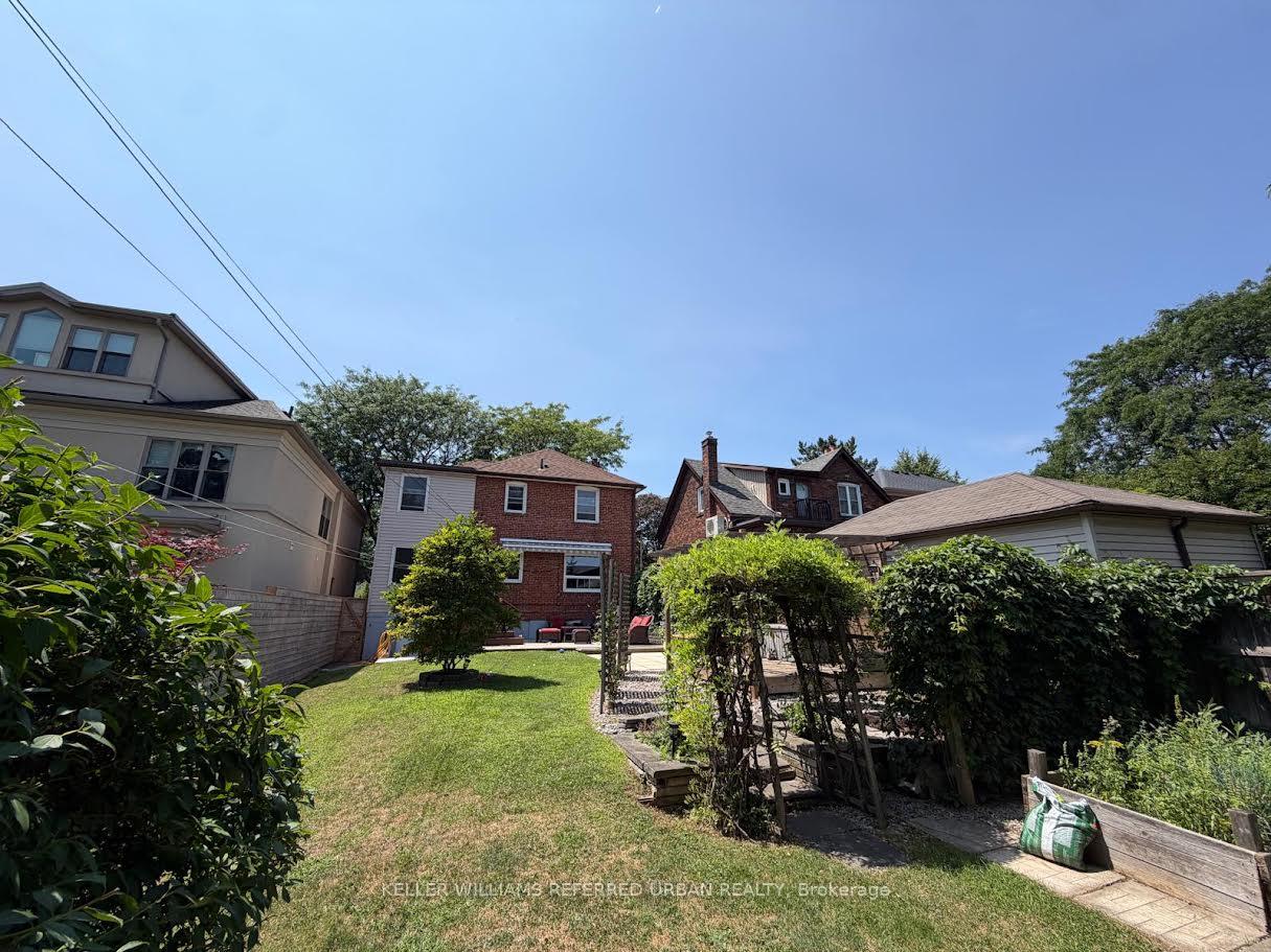 Photo 5 of 327 Bessborough Drive, Toronto, Leaside — HOMEH