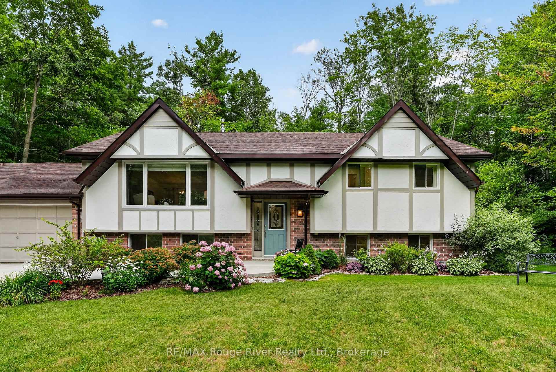 Photo 3 of 221 Colonial Drive, Quinte West, Murray Ward — HOMEH