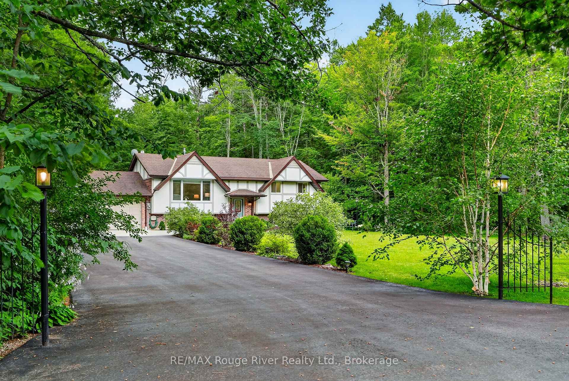 Photo 4 of 221 Colonial Drive, Quinte West, Murray Ward — HOMEH