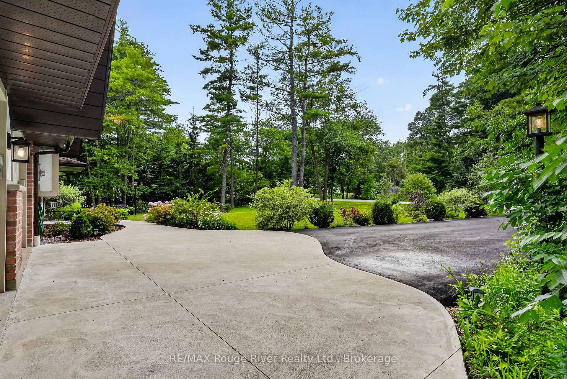 Photo 7 of 221 Colonial Drive, Quinte West, Murray Ward — HOMEH